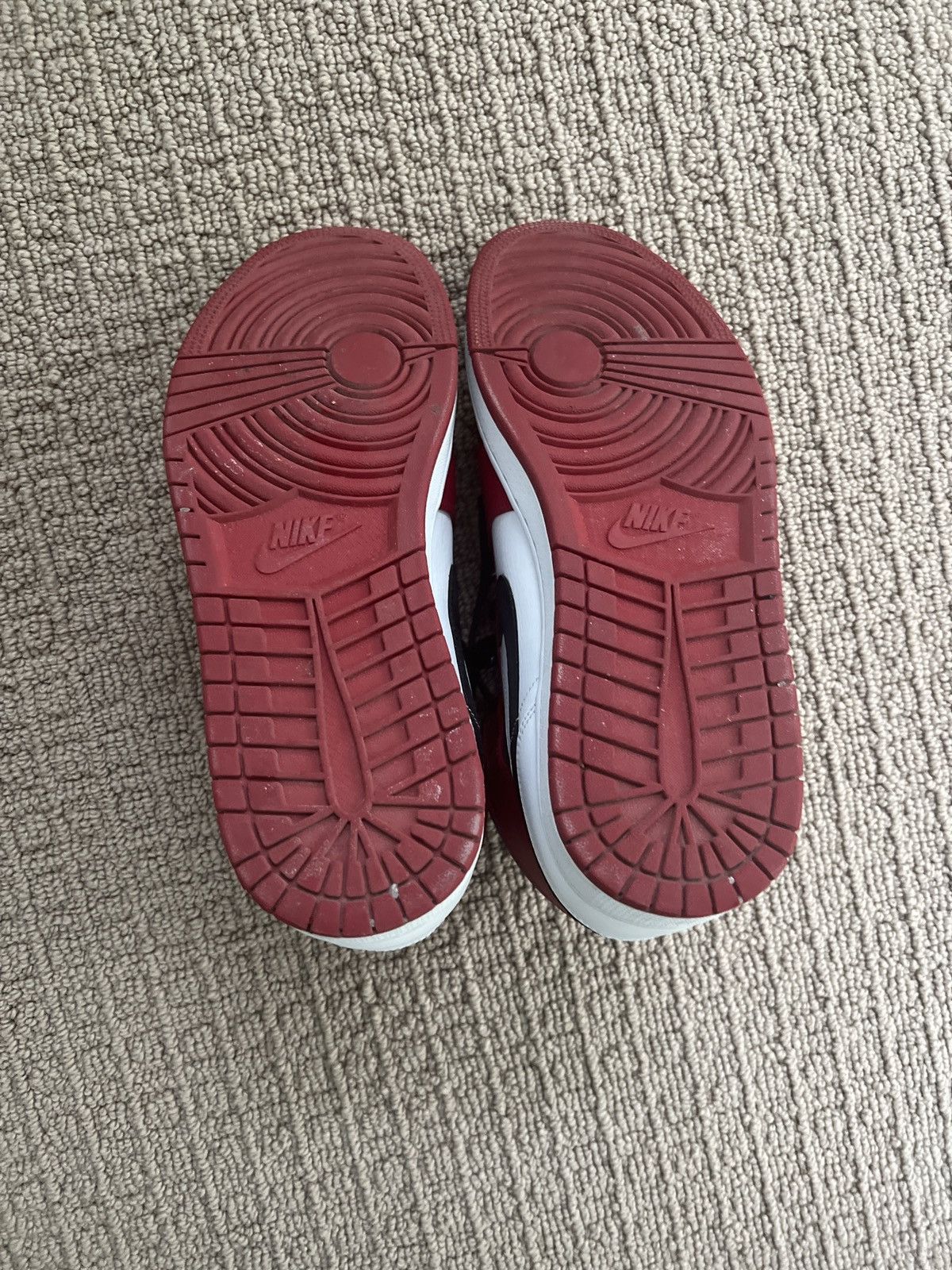 Jordan Brand Air Jordan 1 Chicago “2020” Size US 10 / EU 43 - 5 Thumbnail