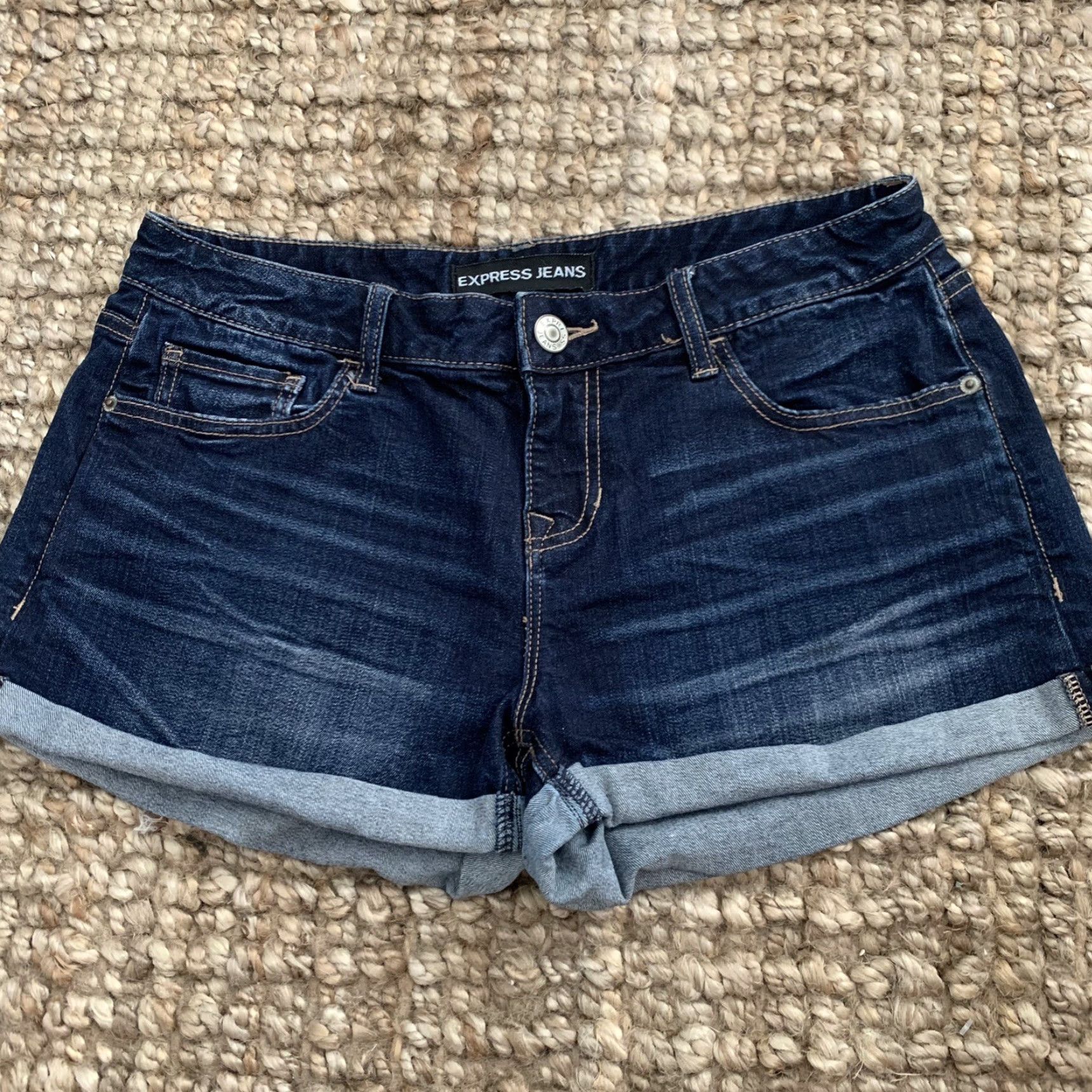 Express Express Jeans Shorts Women 8 Mid Rise Dark Wash Denim Cuffed 2.0 Inseam Boyfriend Regular Fit Logo Accent Size 30" / US 8 / IT 44 - 5 Thumbnail