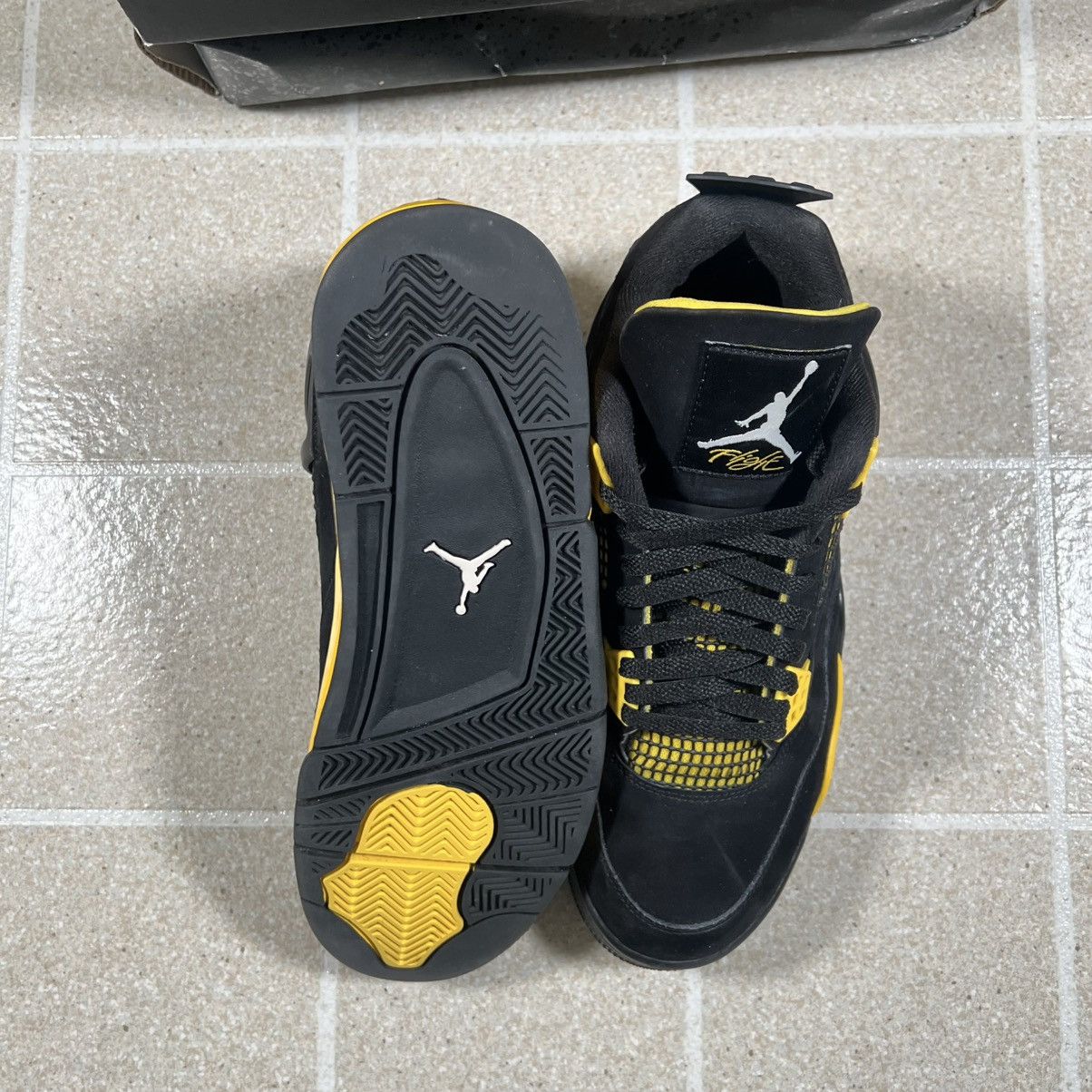 Jordan Brand Jordan 4 Retro Yellow Thunder 2023 Size 10.5 Black Size US 10.5 / EU 43-44 - 5 Thumbnail