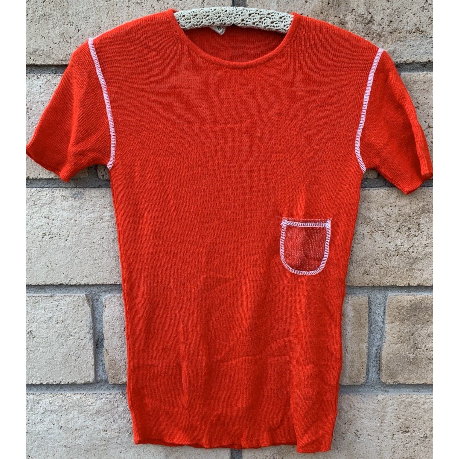 Vintage VINTAGE Acryl Pocket Tee T Shirt Red Slim Fitted Size L Unisex Adults Short Sleeve Knit Acrylic 1960s 1980s Mens Womens Boys Girls Size US L / EU 52-54 / 3 - 3 Thumbnail