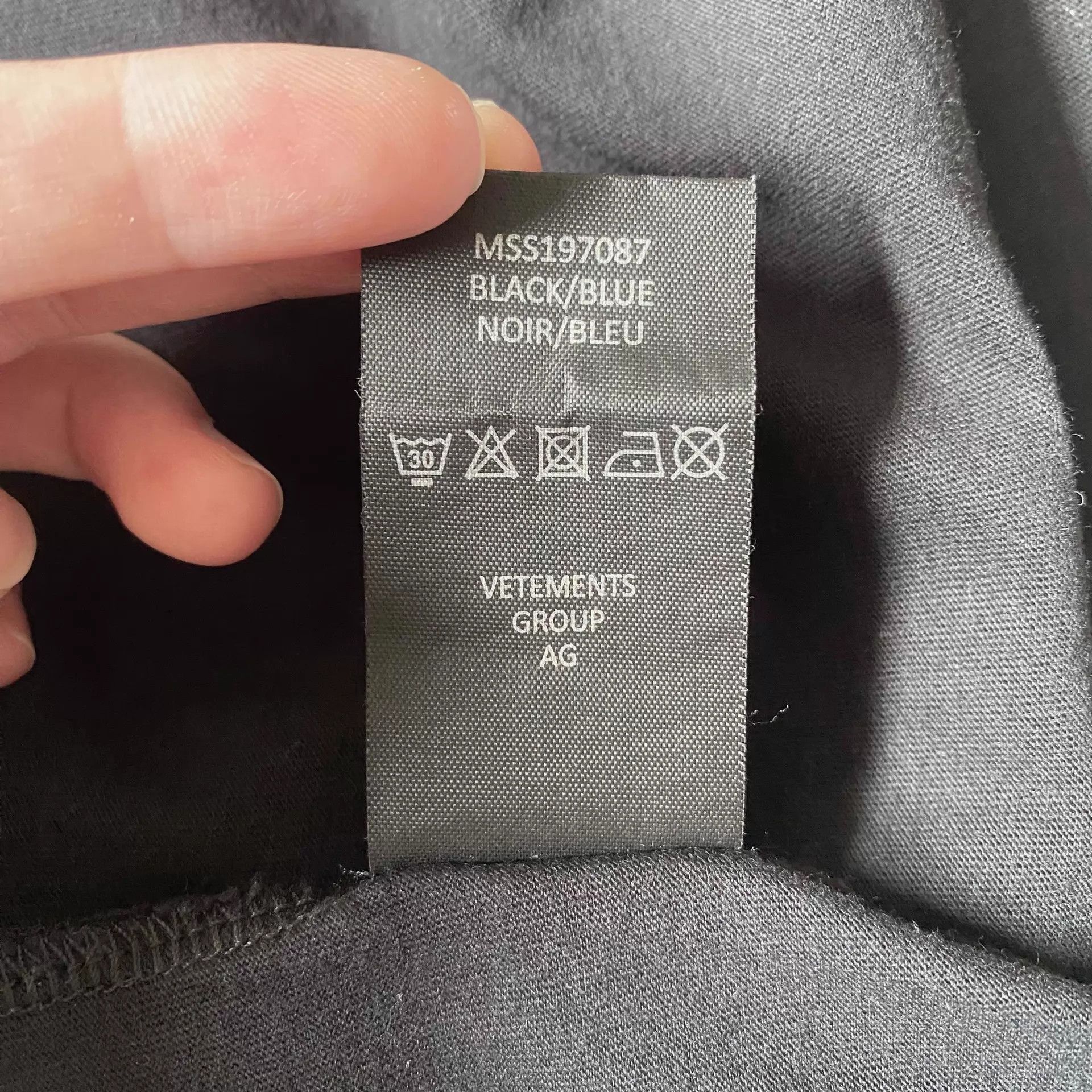 Vetements Vetements 19ss Ripped Black Blue Split 2-Piece T-Shirt XS Size US XS / EU 42 / 0 - 9 Thumbnail