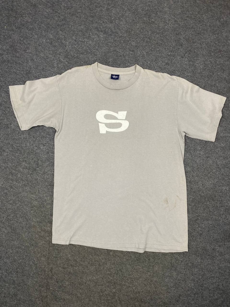 Stussy vintage stussy tee S logo nice design Size US L / EU 52-54 / 3 - 1 Thumbnail