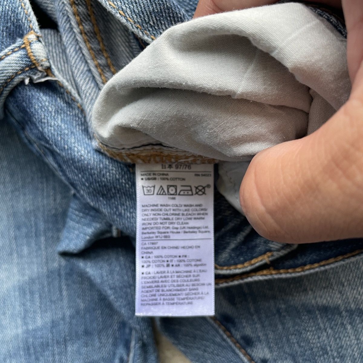 Gap Vintage Gap Distressed Denim Jeans Pants Faded W39 Size US 39 - 8 Thumbnail