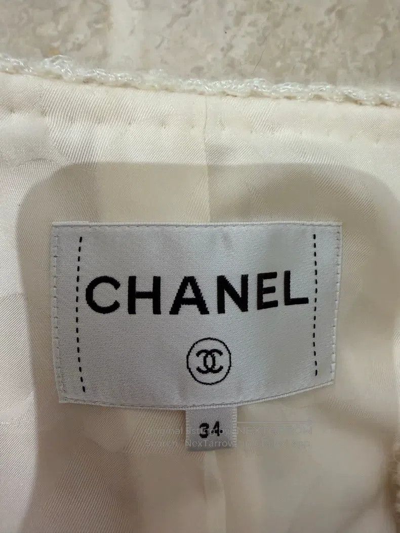Chanel Chanel Castle series popular white embossed logo jacket Size XXS / US 00 / IT 34 - 3 Thumbnail