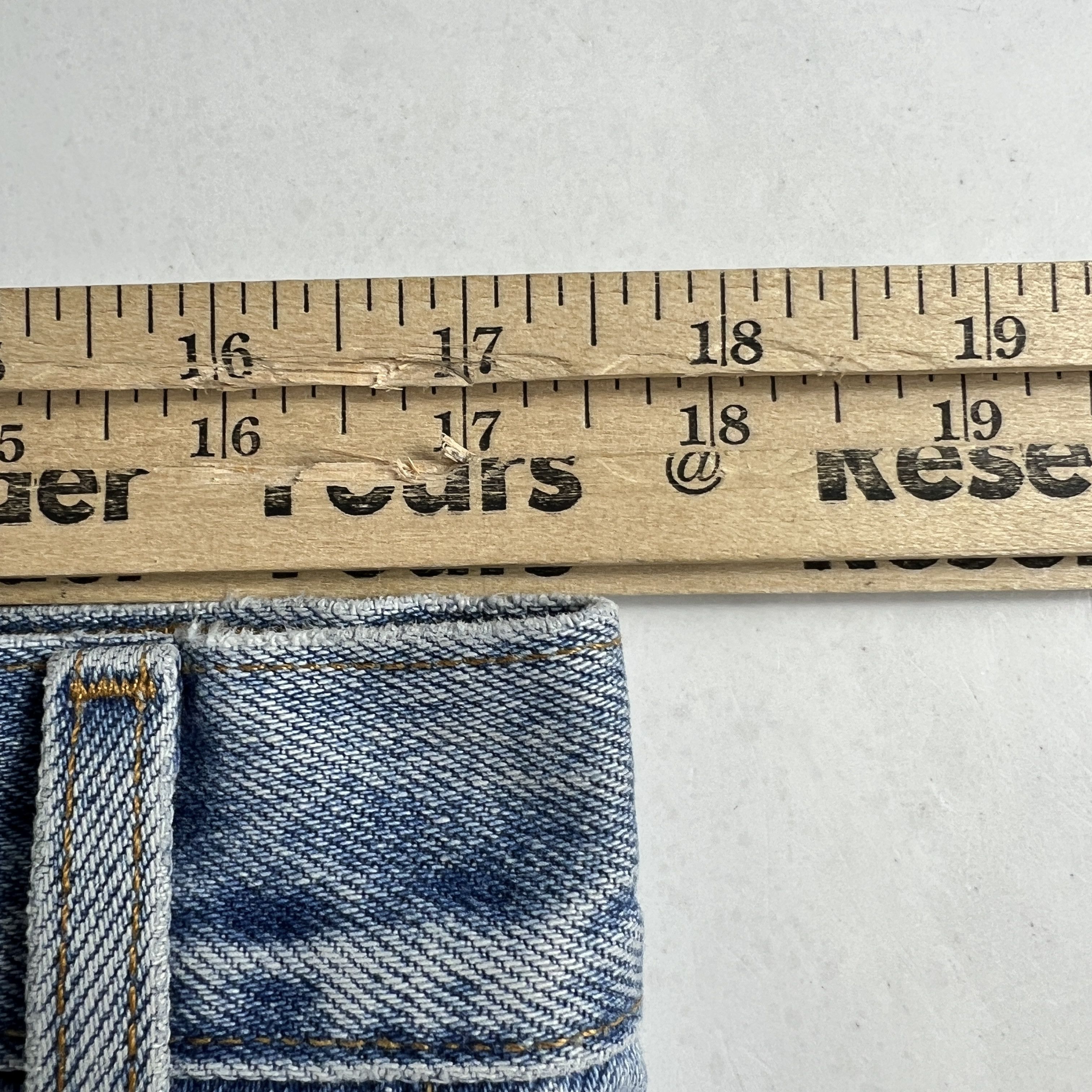 Levi's × Vintage Y2K Levi's Jeans 550 Relaxed Light Blue Faded Cotton Denim Size US 35 - 24 Thumbnail