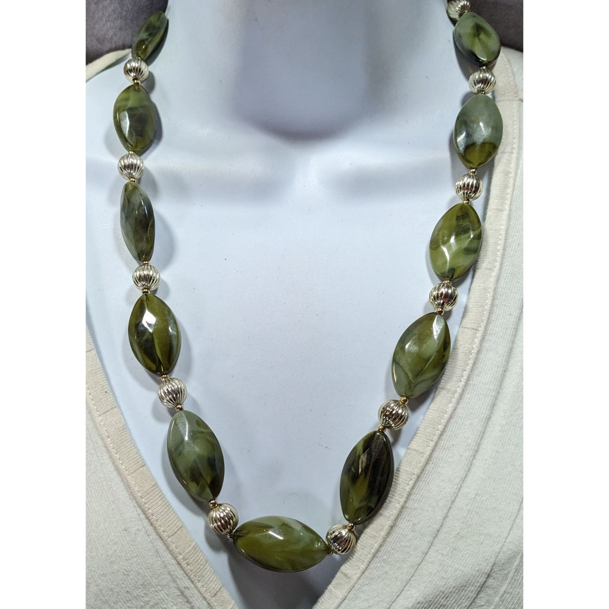 Other Retro Mottled Green And Silver Tone Beaded Necklace Size ONE SIZE - 4 Thumbnail