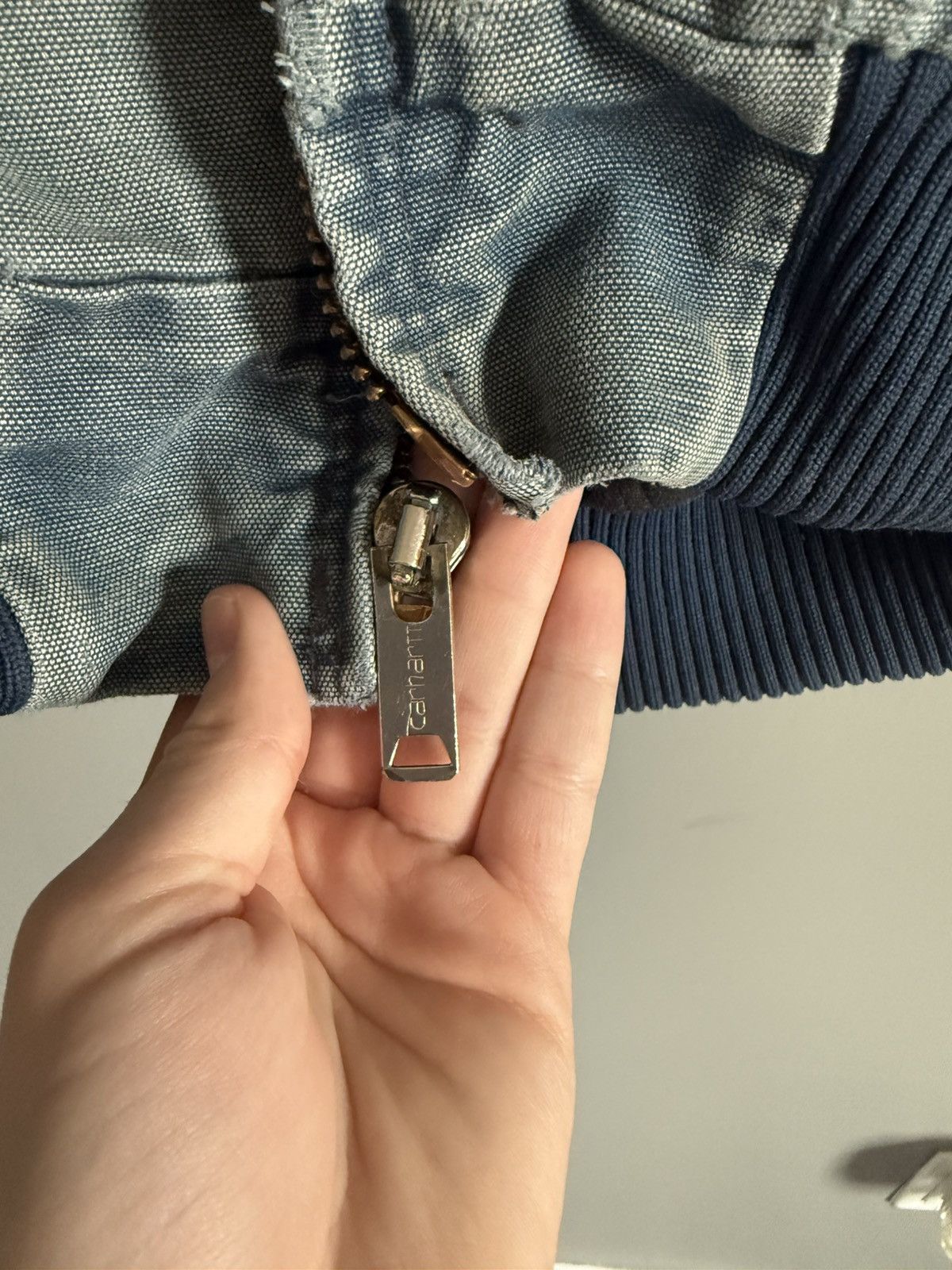 Carhartt Vintage light, blue, distressed, faded jacket, Carhartt work Size US S / EU 44-46 / 1 - 8 Thumbnail
