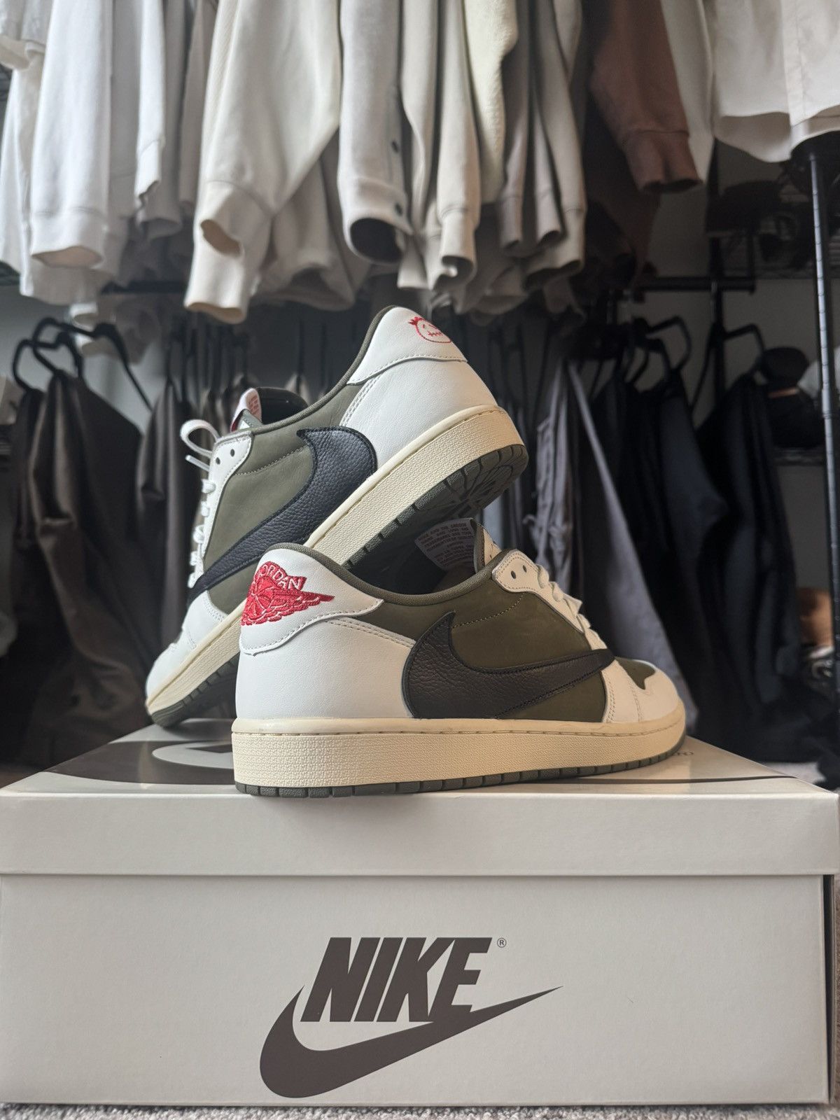 Jordan Brand × Travis Scott Travis Scott Jordan 1 Low Medium Olive Size US 14 / EU 47 - 3 Thumbnail