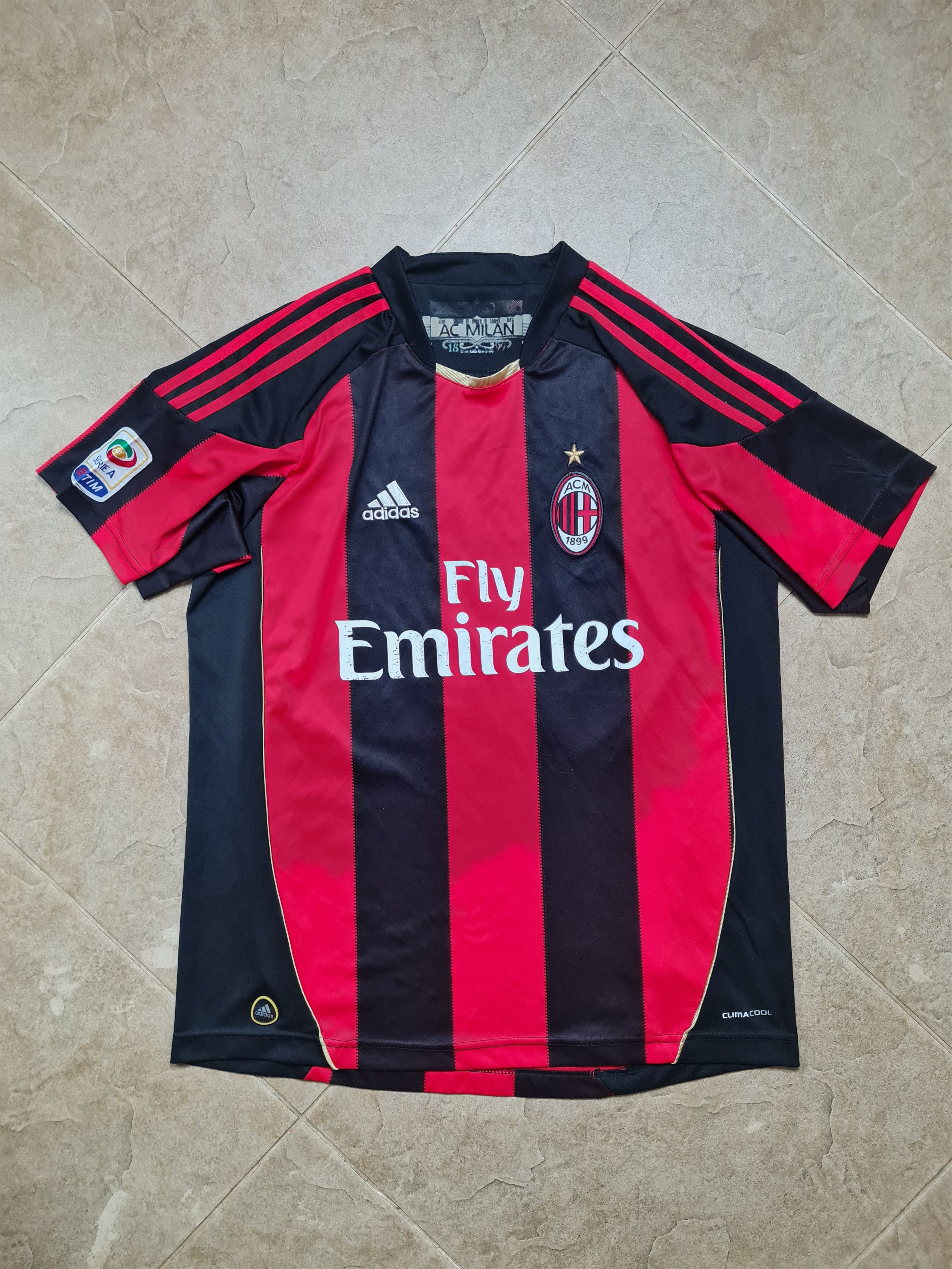Other AC Milan 2008-2010 Home Jersey Ronaldinho #80 Retro Football Size US M / EU 48-50 / 2 - 4 Thumbnail