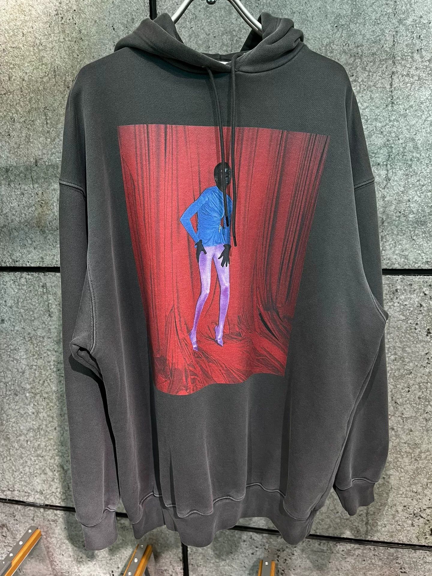Balenciaga Balenciaga Portrait Hoodie XS Size XS / US 0-2 / IT 36-38 - 1 Thumbnail