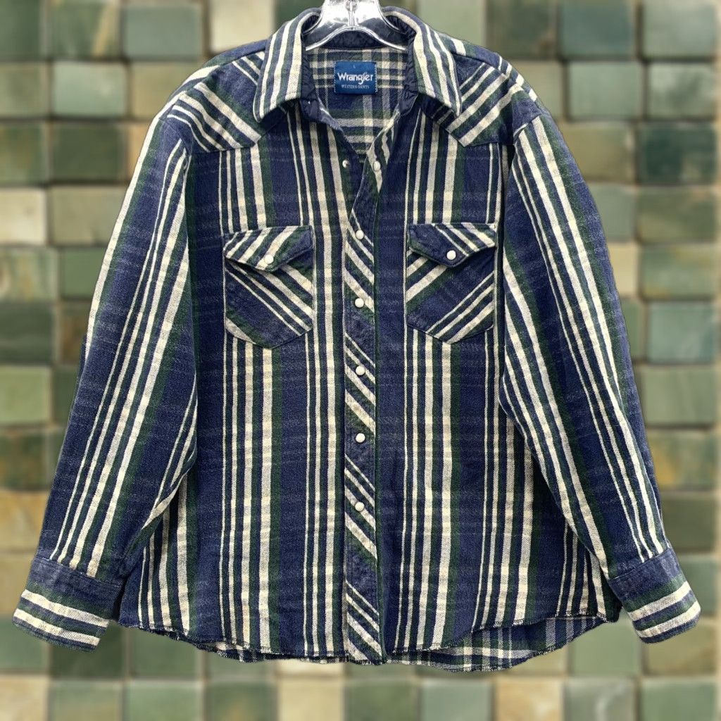 Wrangler VINTAGE Wrangler Western Shirt Men's Large Blue Plaid Pearl Snap Workwear Cowboy Shirt XL Blue Plaid Wrangler Western Shirts Mens (Vintage) Size US XL / EU 56 / 4 - 1 Thumbnail