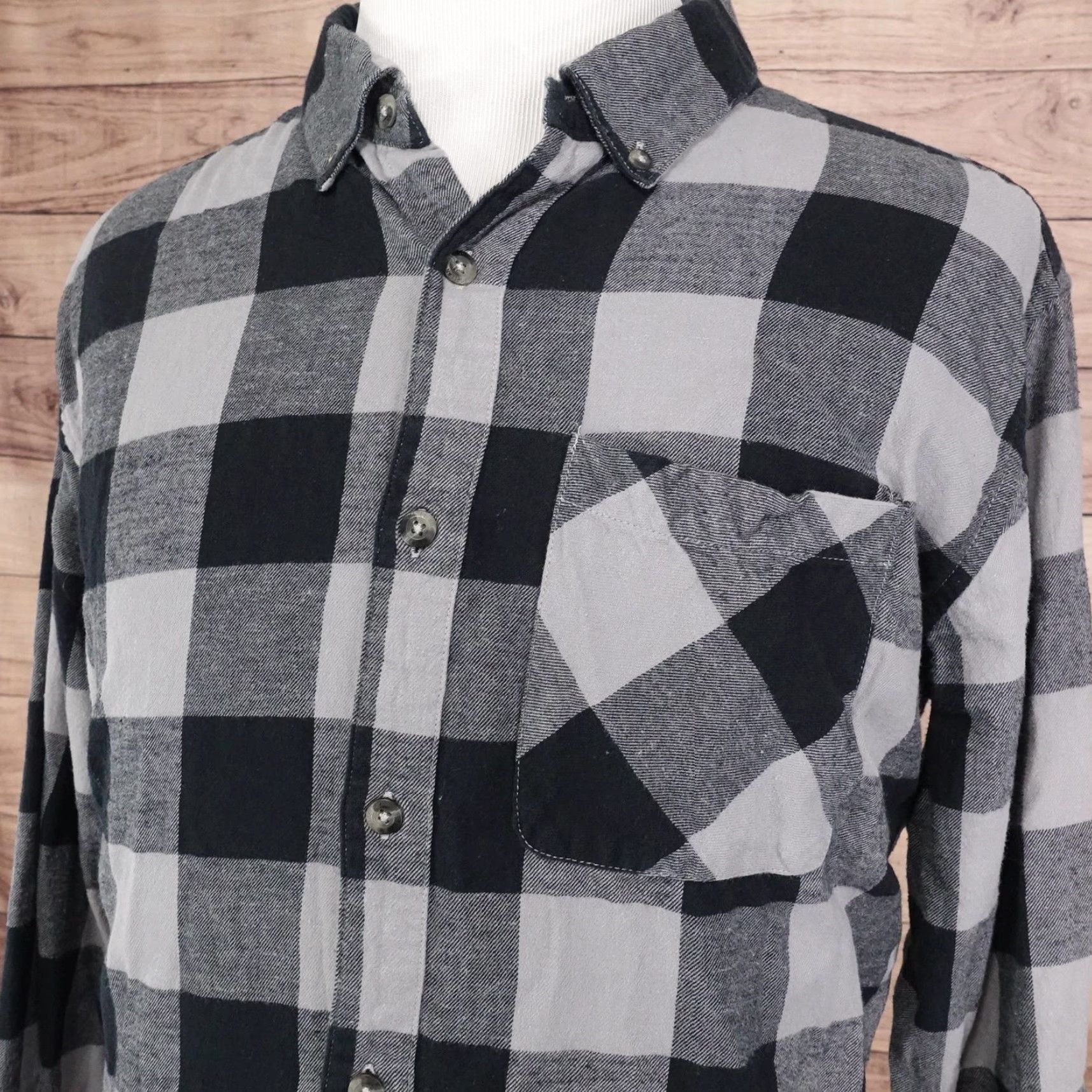 Vintage Magellan Outdoors Men’s Flannel Shirt XL Black Gray Plaid Long Sleeve Casual Outdoor Classic Fit Size US XL / EU 56 / 4 - 2 Thumbnail