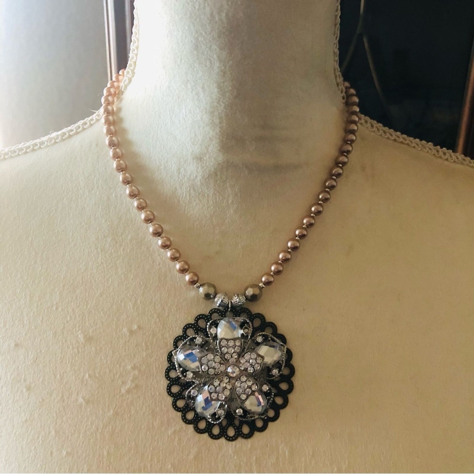 Handmade Handcrafted repurpose floral stone filigree Pearl necklace Size ONE SIZE - 2 Thumbnail