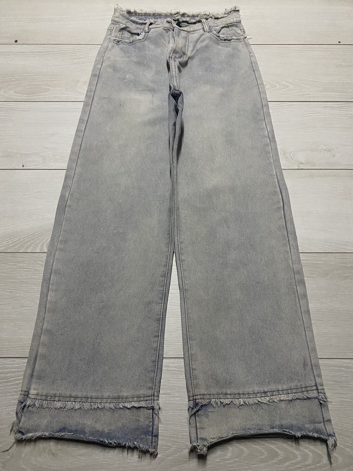 Hysteric Glamour Vintage Japanese Brand Light Wash Frayer Jeans Size US 27 - 1 Thumbnail