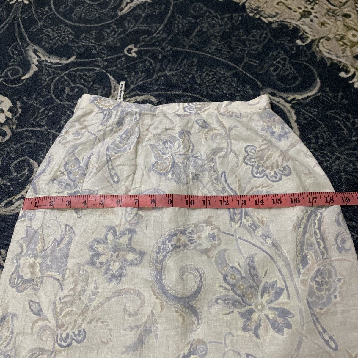 Burberry Vintage Burberry Floral Mini Skirt Made in Italy / Size 9 Size 26" / US 2 / IT 38 - 19 Thumbnail
