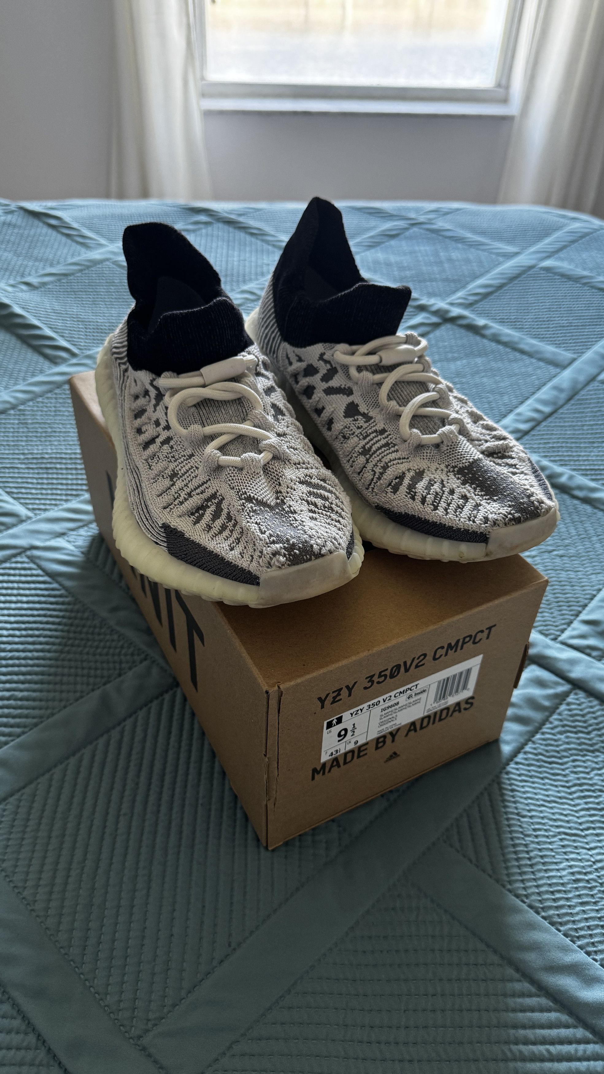 Yeezy Adidas Yeezy 350 V2 CMPCT Slate Panda Size US 9.5 / EU 42-43 - 2 Thumbnail