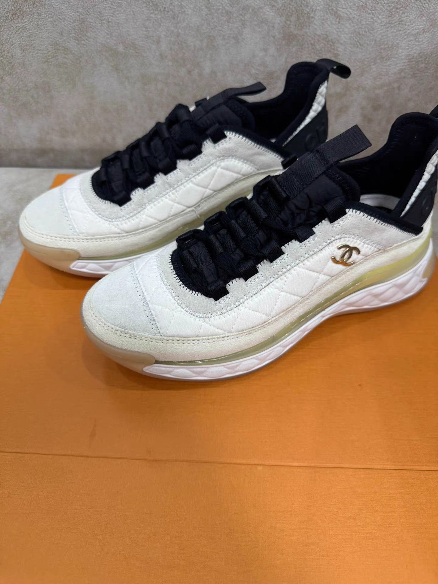Chanel CHANEL Round Toe Logo Low-Top Sneakers K13 Size US 7.5 / IT 37.5 - 2 Thumbnail
