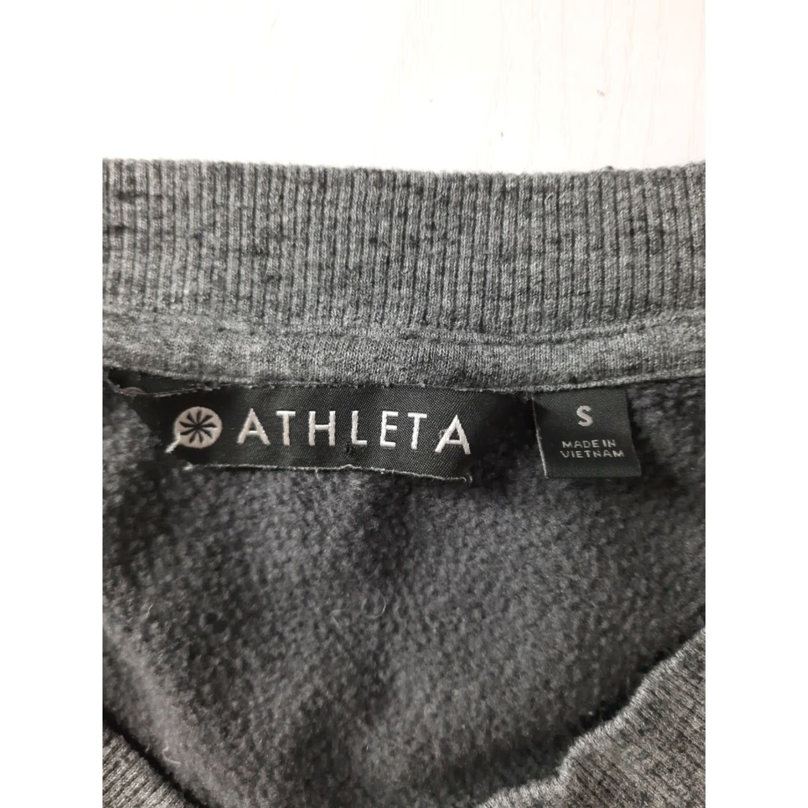 Athleta Athleta Crewneck Sweatshirt Women Size S Heather Gray L3S Size S / US 4 / IT 40 - 2 Thumbnail