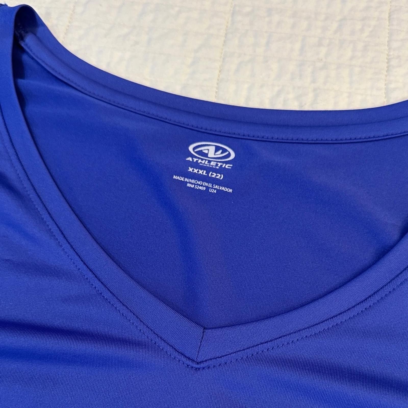 Athletic Works Women's Blue V-Neck Top XXL 22 Blue NWT T Shirt Size XXL / US 16-18 / IT 52-54 - 2 Thumbnail