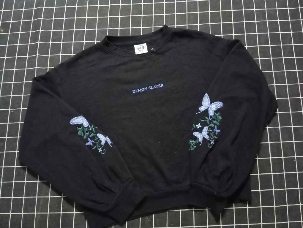 Japanese Brand Demon Slayer Kocho Shinobu 🦋 Cropped Sweatshirt Embroidered Size S / US 4 / IT 40 - 2 Thumbnail