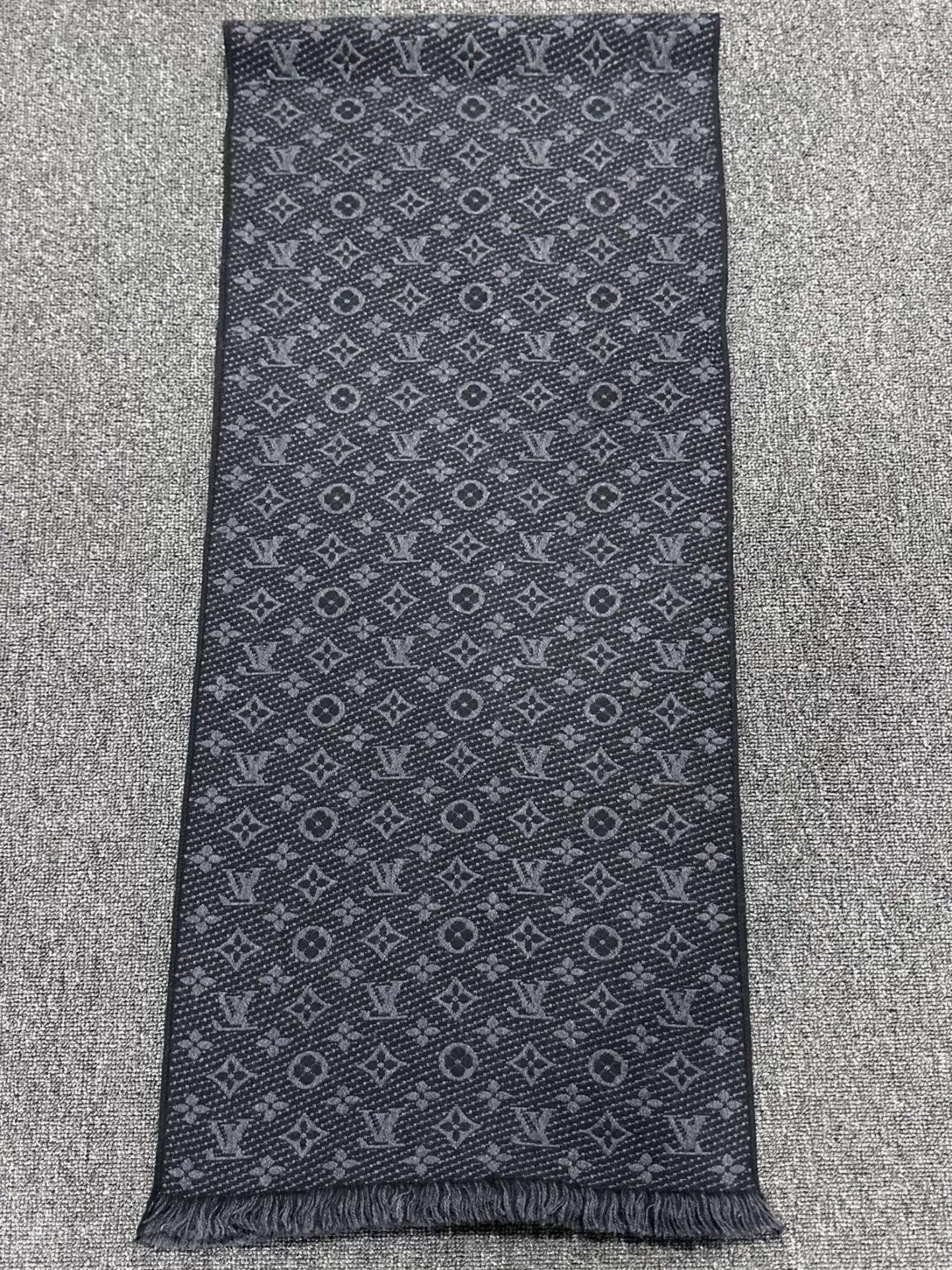 Louis Vuitton LV gray wool all over print scarf Size ONE SIZE - 1 Thumbnail