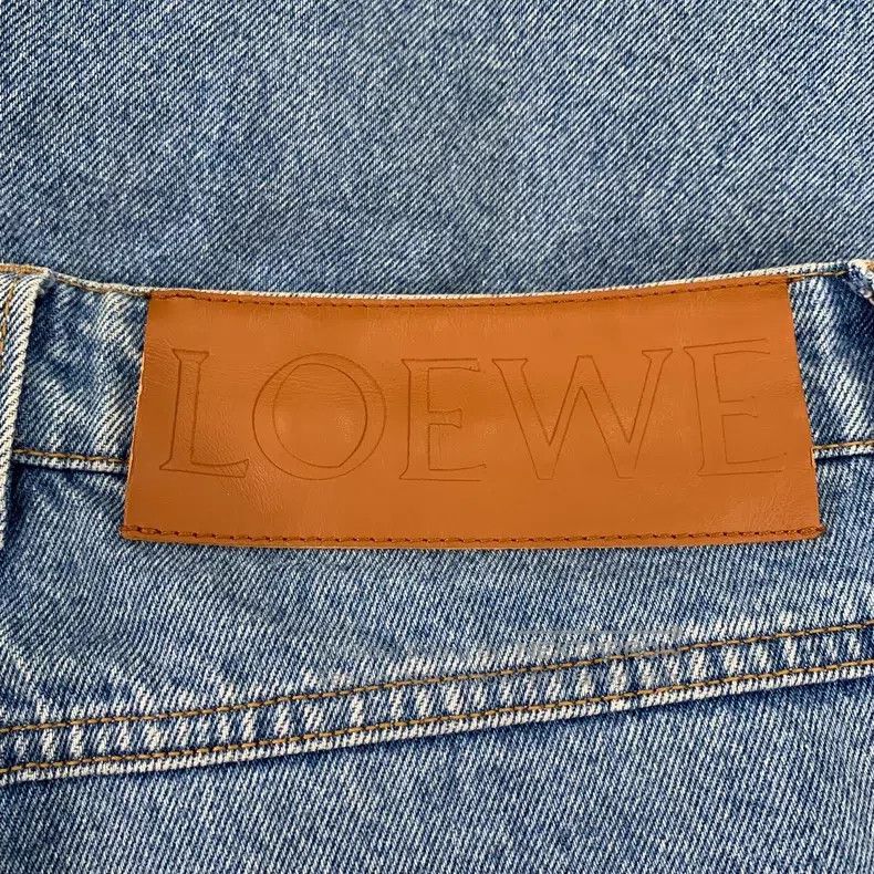 Loewe Loewe Blue Logo Leather Patch Straight Leg Jeans Size 30" / US 8 / IT 44 - 6 Thumbnail