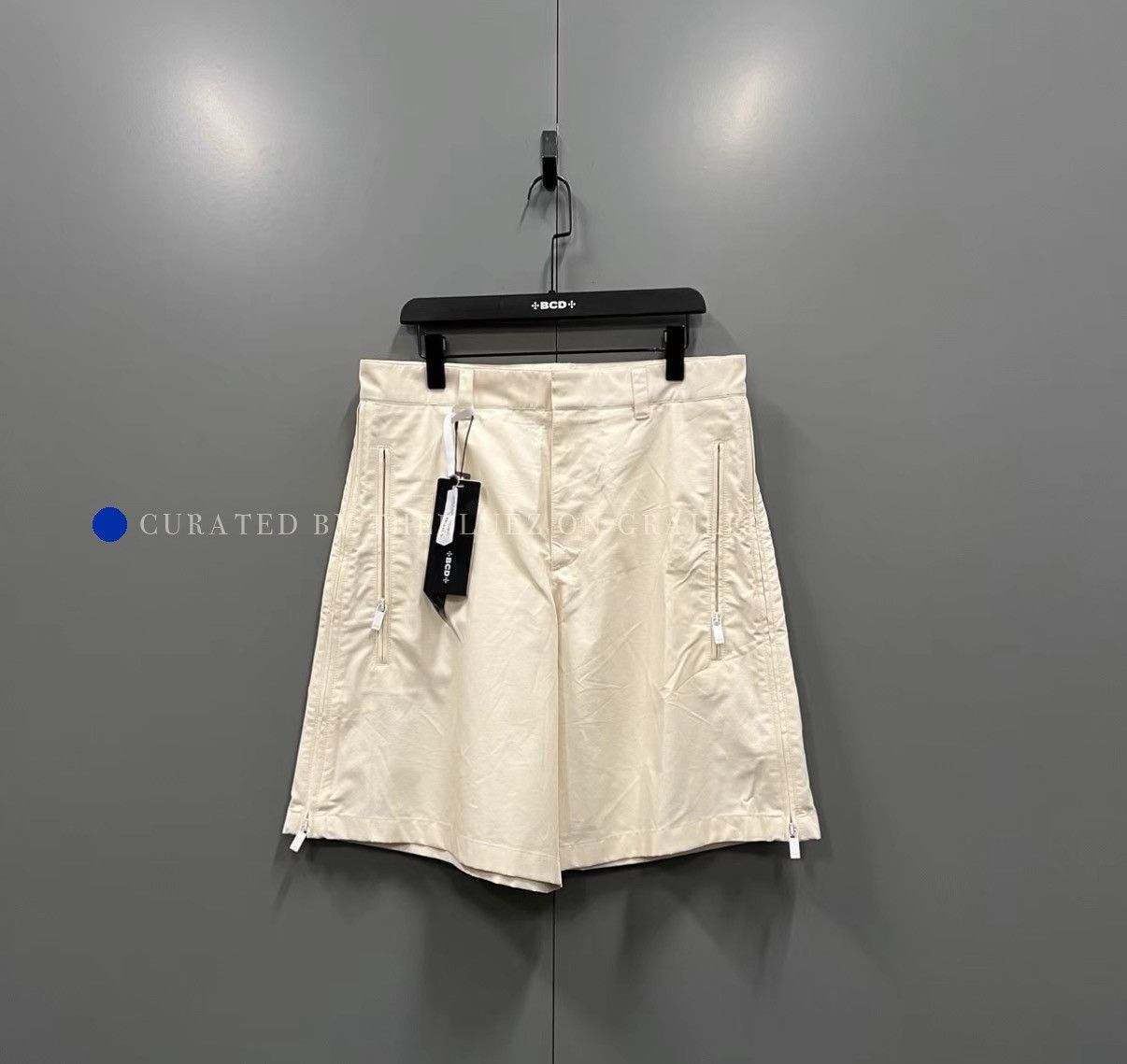 Dior Stylish White Logo Shorts Size US 32 / EU 48 - 1 Thumbnail