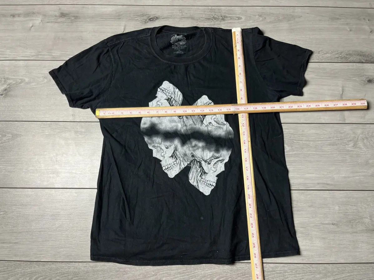 Band Tees Skulls Tshirt reverse size Large rock band Size US L / EU 52-54 / 3 - 5 Thumbnail