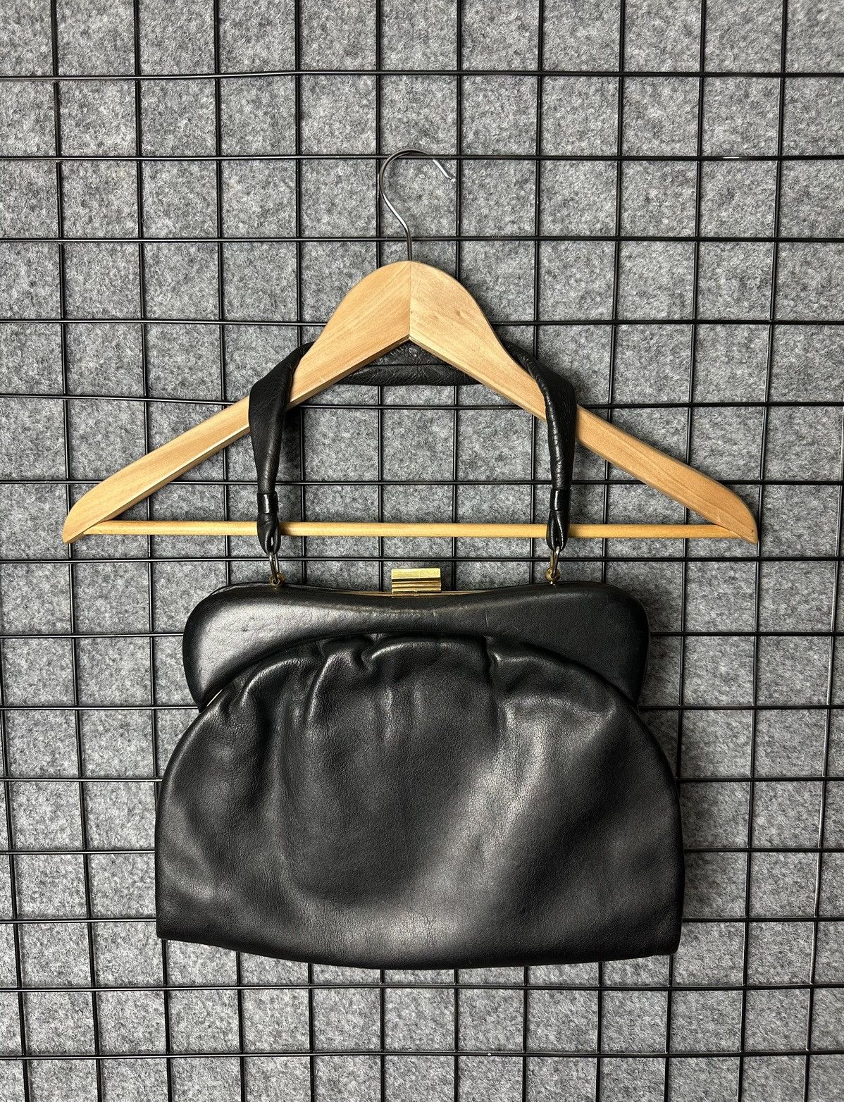 Genuine Leather Vintage 90s Y2K Genuine Leather Clasp Shoulder Bag Size OS Size ONE SIZE - 3 Thumbnail