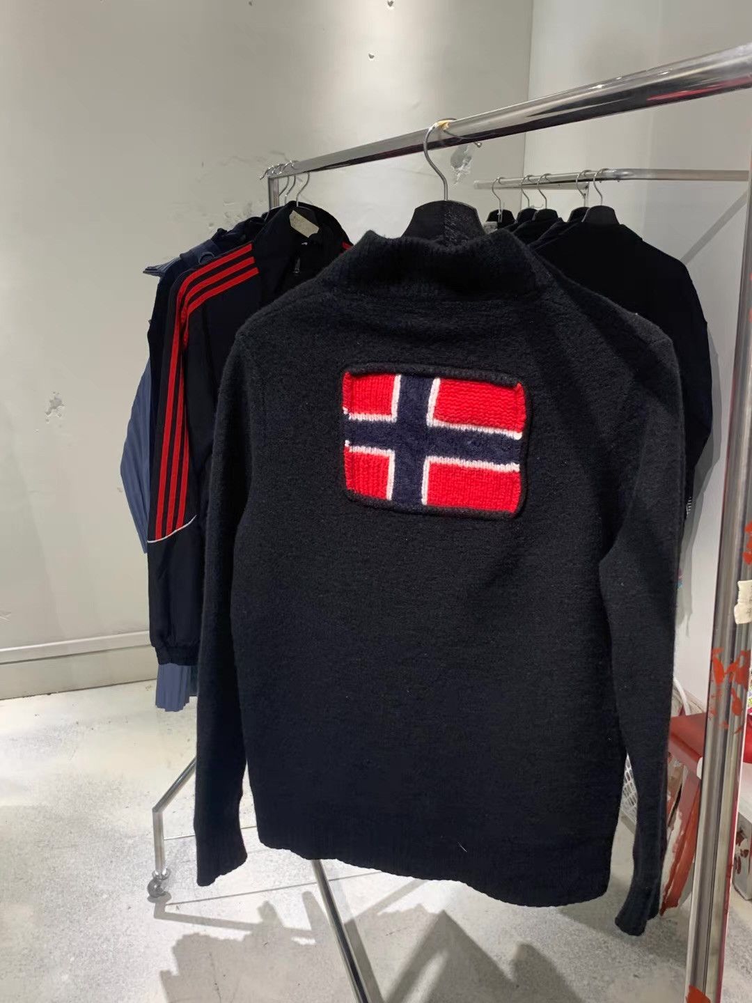 Vintage Vintage Sweater *NAPAPIJRI Q13 Size US M / EU 48-50 / 2 - 4 Thumbnail