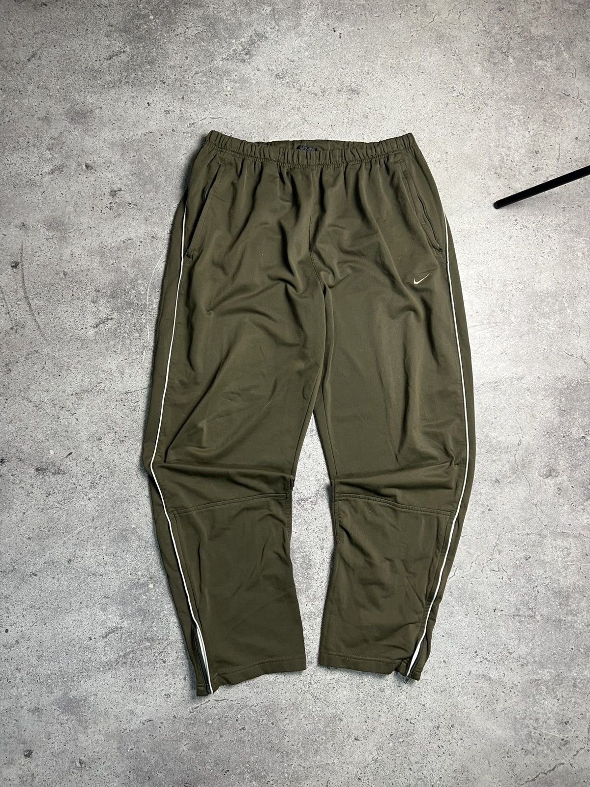 Nike Vintage Nike Track Pants Y2K Athletic Wear Casual Essential Size US 34 / EU 50 - 3 Thumbnail