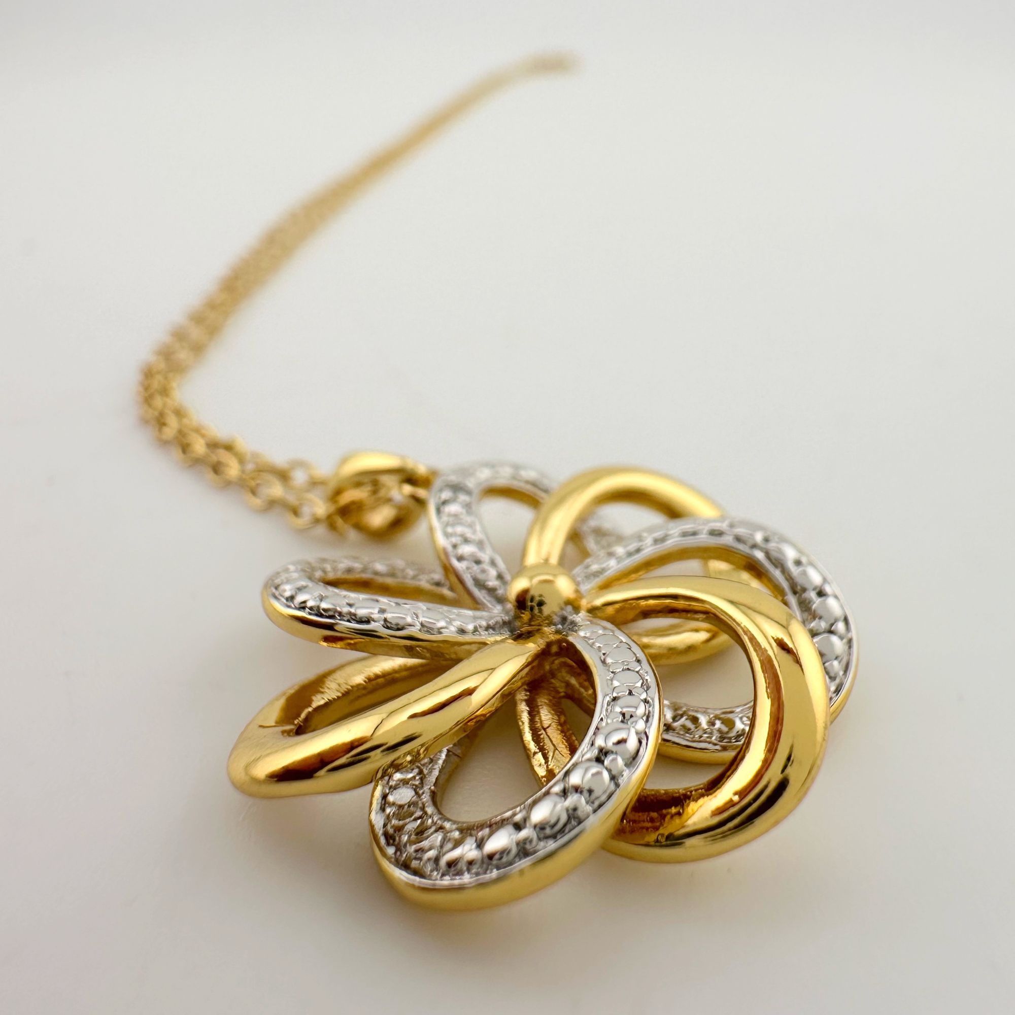 Other Pretty Two Tone Flower Pendant 22kt Gold Overlay Size ONE SIZE - 8 Thumbnail