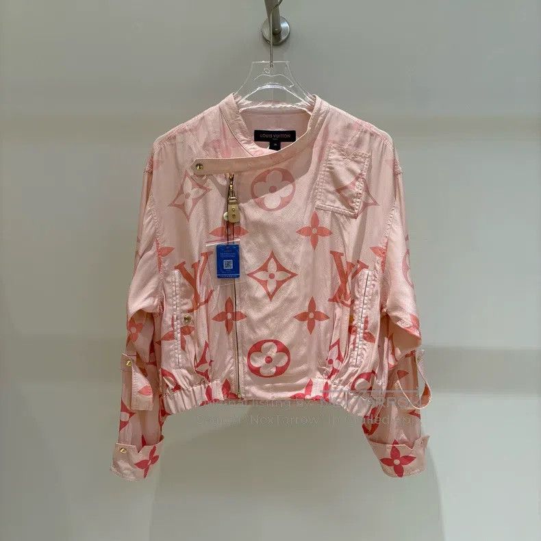Louis Vuitton Louis Vuitton Cherry blossom pink mulberry silk gradient p Size XS / US 0-2 / IT 36-38 - 1 Thumbnail