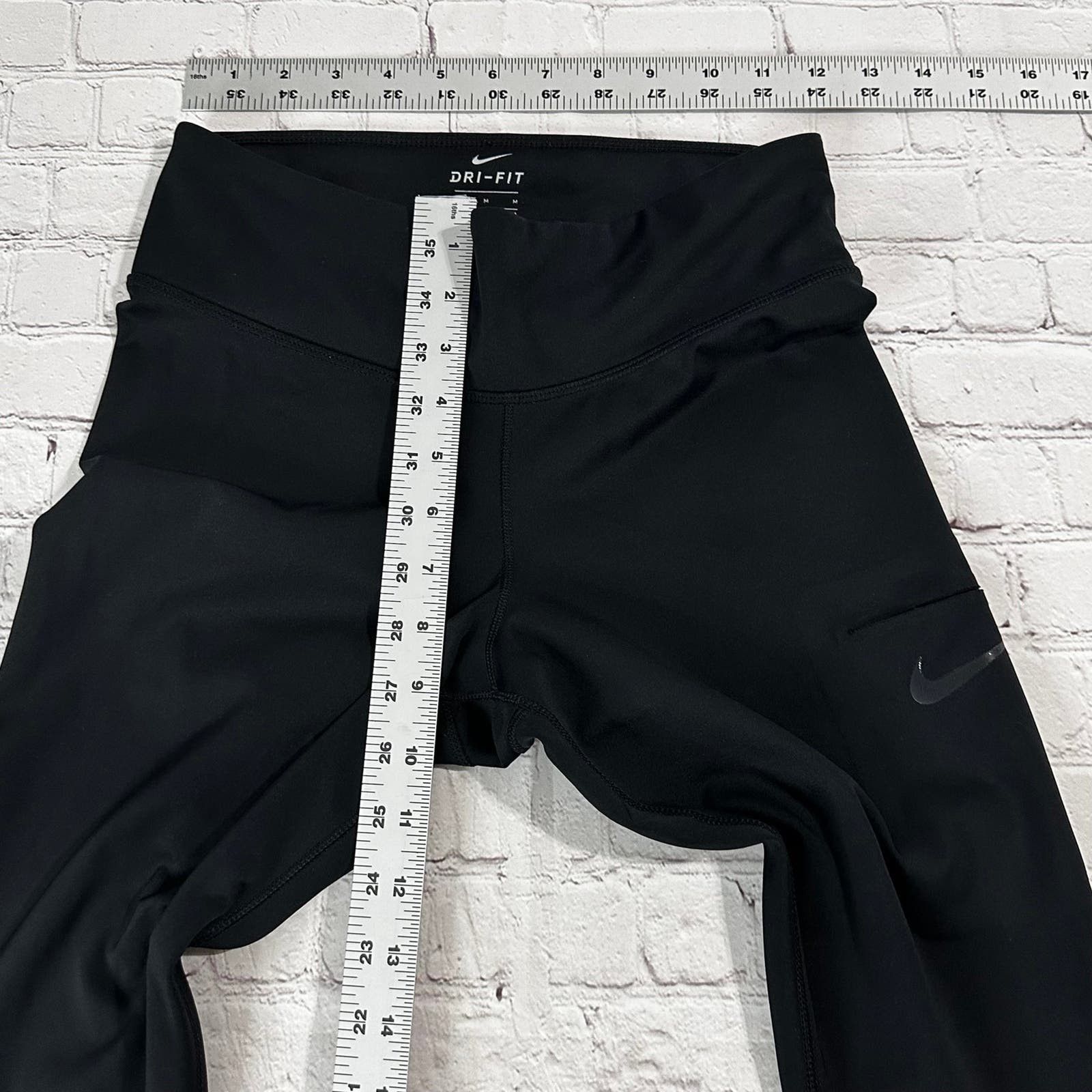 Nike Black Nike leggings size medium Size 30" / US 8 / IT 44 - 8 Thumbnail