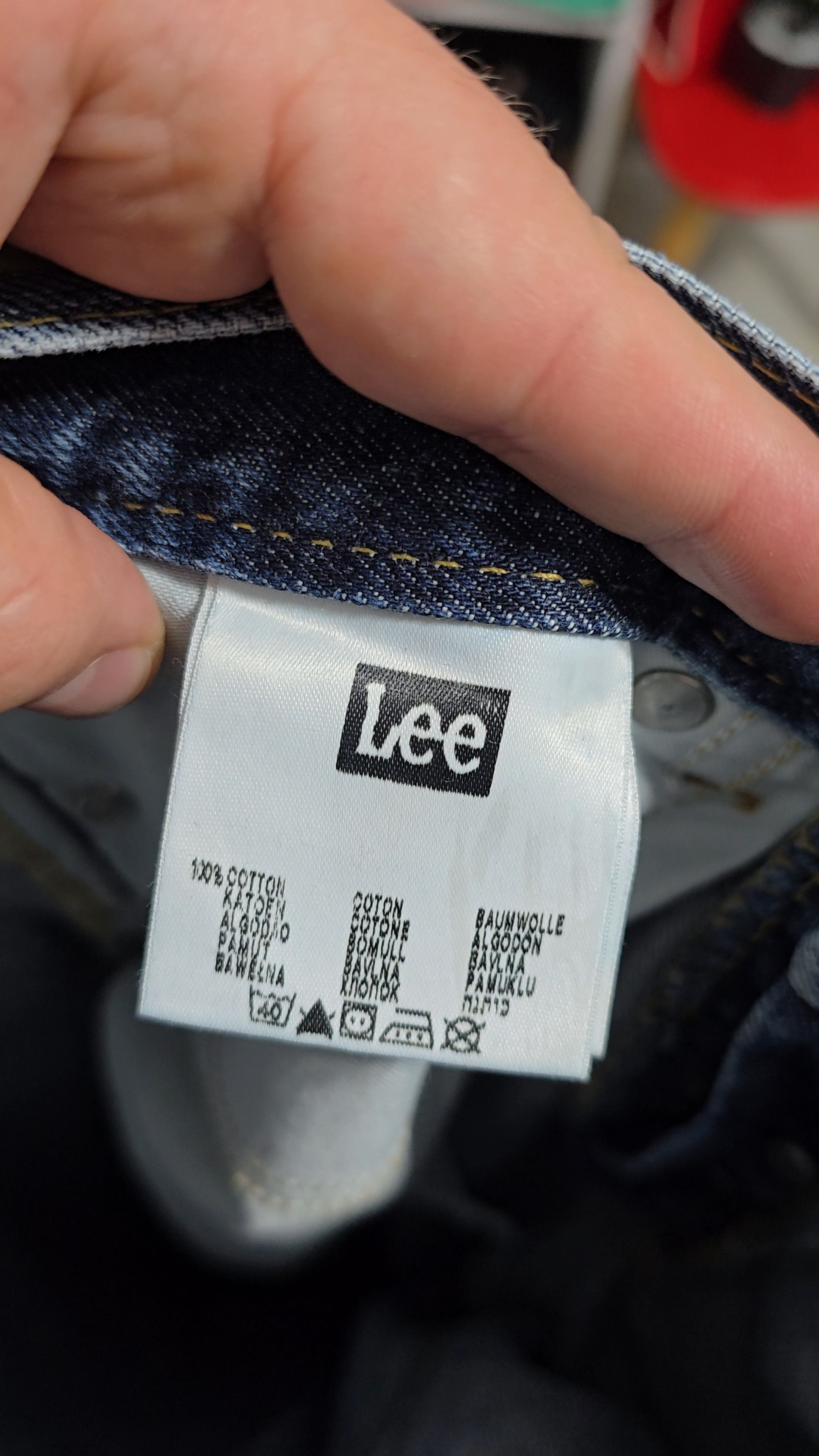 Lee LEE VINTAGE straight-leg in a medium-blue wash. Bootcut Size 30" / US 8 / IT 44 - 10 Thumbnail