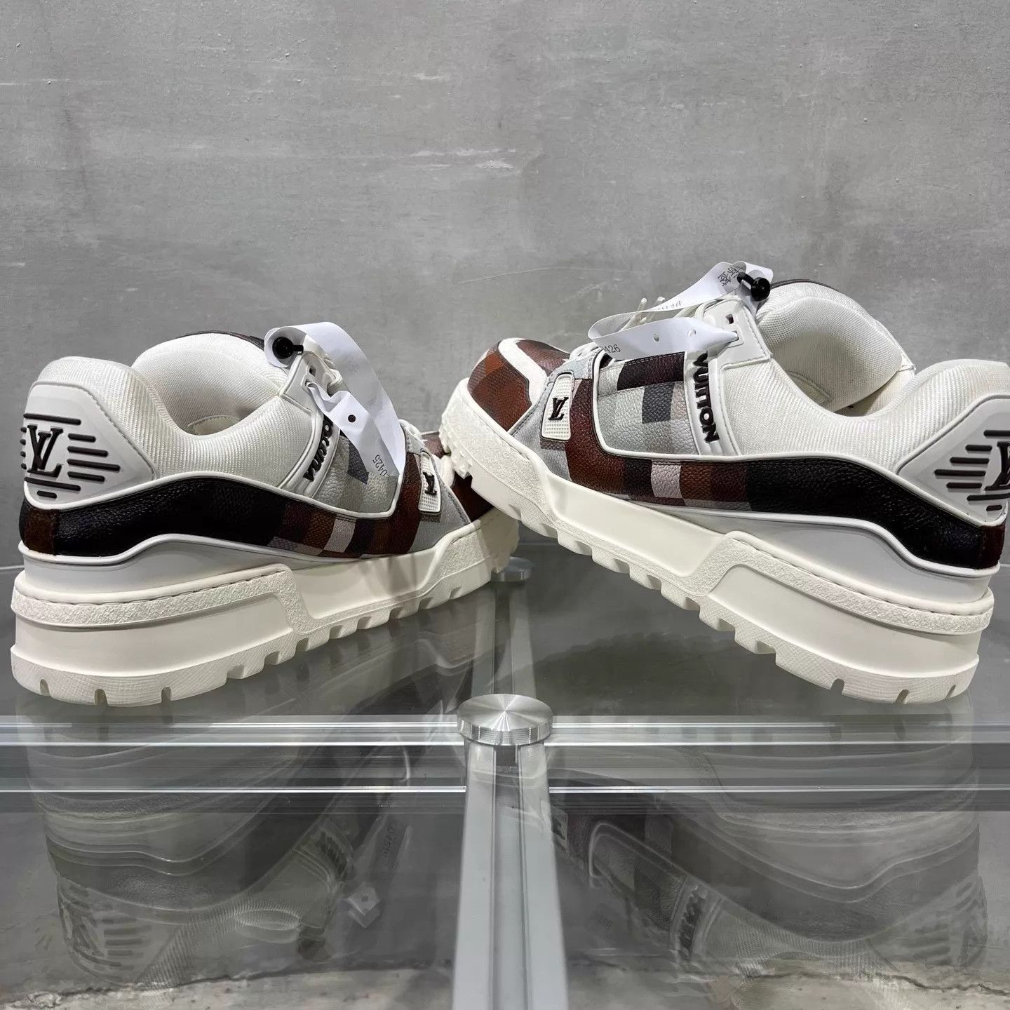 Louis Vuitton LV Trainer White Brown Monogram Pangding UK9/43 Size US 10 / EU 43 - 5 Thumbnail