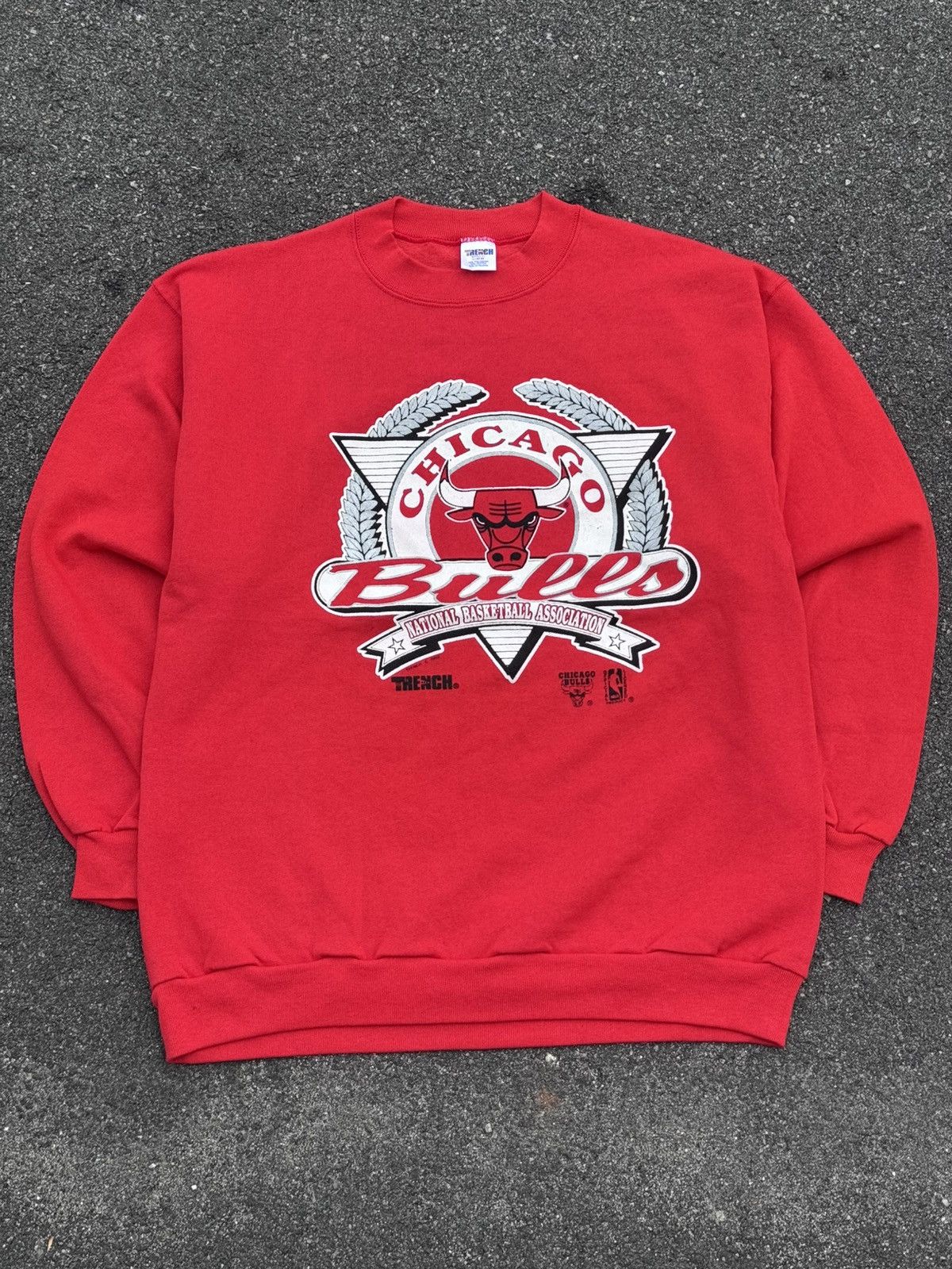 NBA vintage 1990s Chicago Bulls NBA crewneck sweatshirt. Size US L / EU 52-54 / 3 - 1 Thumbnail