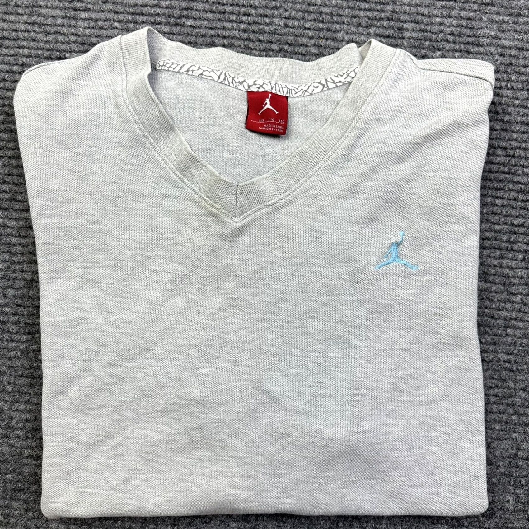 Jordan Brand Air Jordan Shirt Mens 2XL Short Sleeve V-Neck Cotton Embroidered Logo Gray Basketball Size US XXL / EU 58 / 5 - 7 Thumbnail