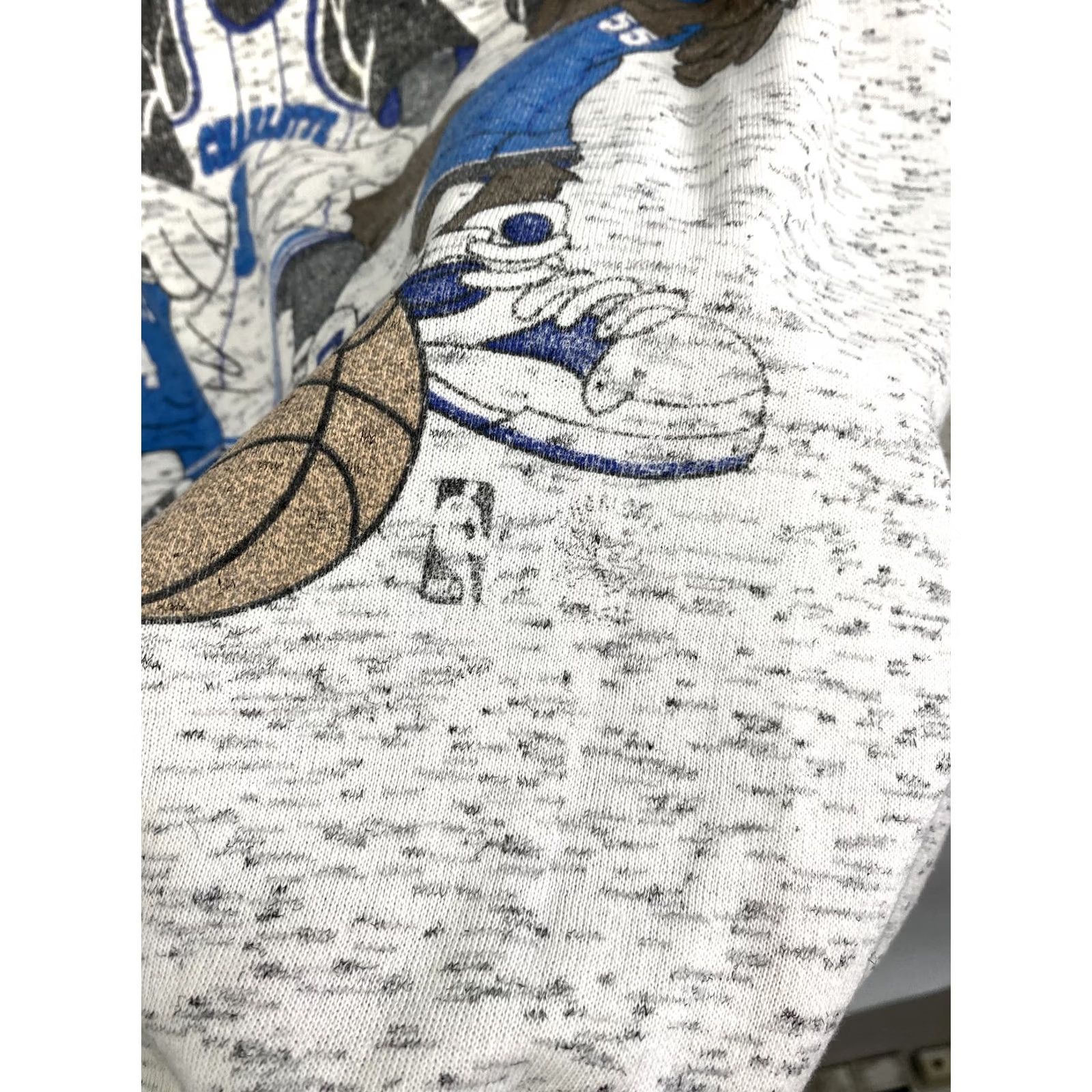 Gildan VINTAGE Charlotte Hornets NBA Looney Tunes Sweatshirt XL Gray Mens Pullover 90s Retro Cartoon Hoodie? Size US XL / EU 56 / 4 - 6 Thumbnail