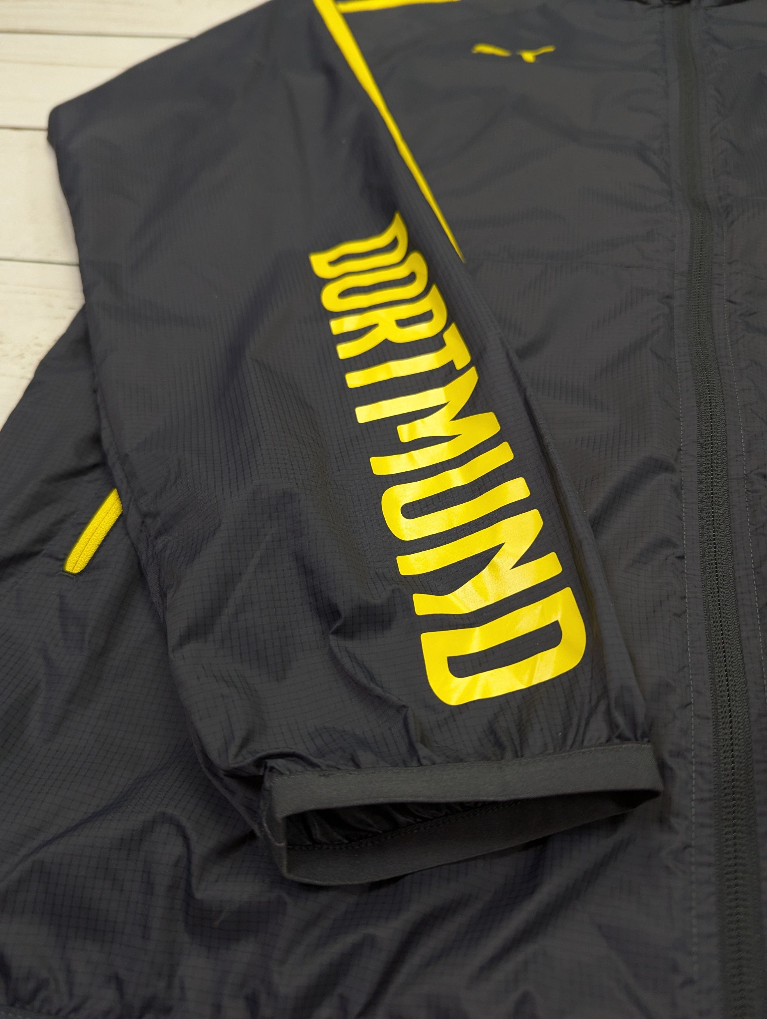 Puma Puma BVB Borussia Dortmund Windbreaker raincoat light jacket Size US M / EU 48-50 / 2 - 5 Thumbnail