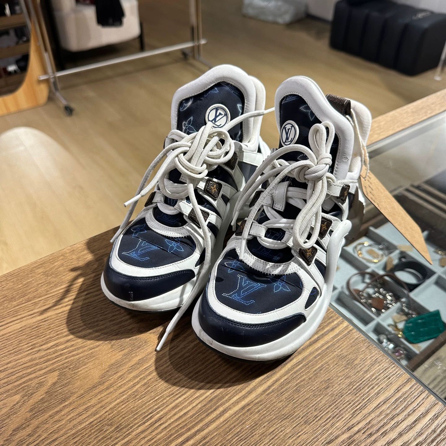 Louis Vuitton LV mar506 Archlight Lace-up Logo Sneakers Women's 36 Size US 5.5 / IT 35.5 - 1 Thumbnail
