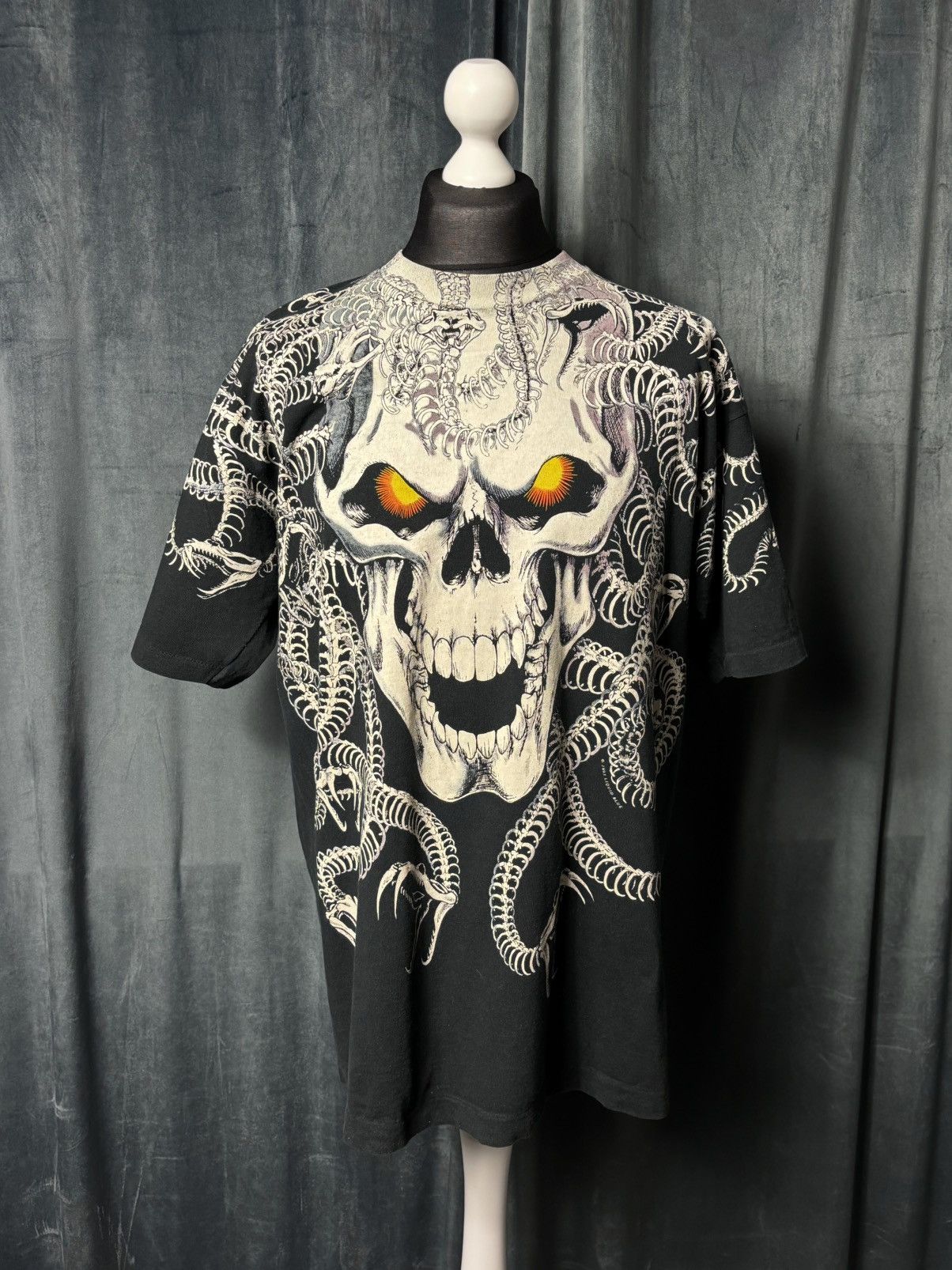 Liquid Blue Vintage 1993 Liquid Blue Medusa All Over Print T-shirt Size US XL / EU 56 / 4 - 1 Thumbnail