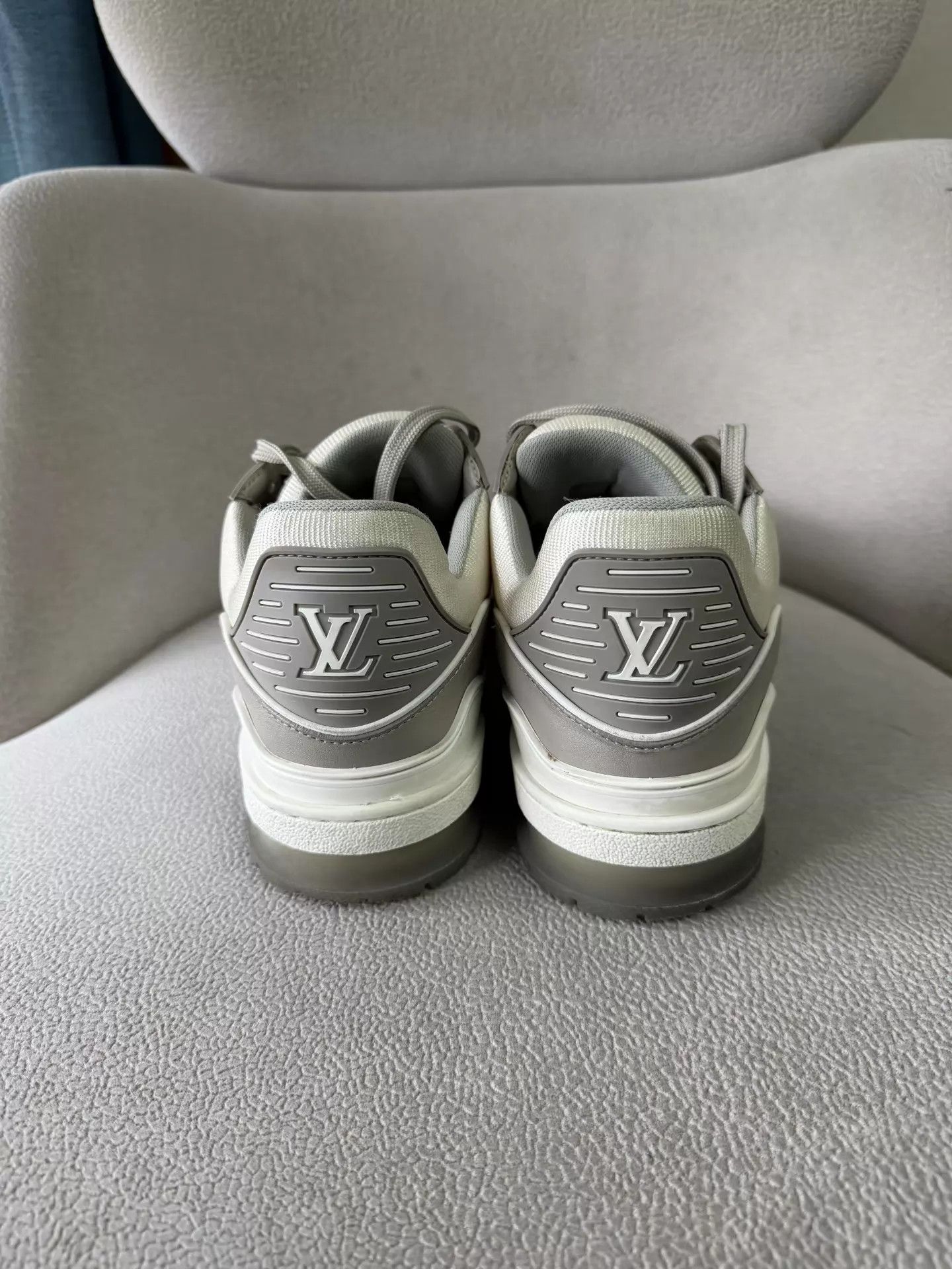 Louis Vuitton Louis Vuitton Trainer White/gray UK6/40 98 New Size US 7 / EU 40 - 3 Thumbnail
