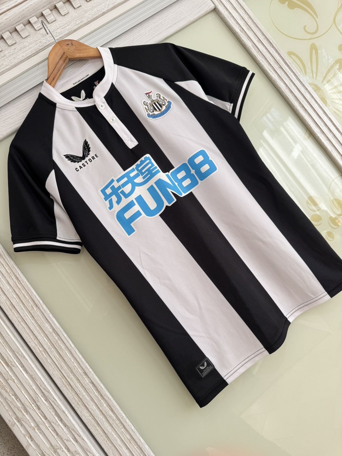 Other Newcastle United 2021-2022 Home Soccer Jersey Football Kit Size US S / EU 44-46 / 1 - 4 Thumbnail