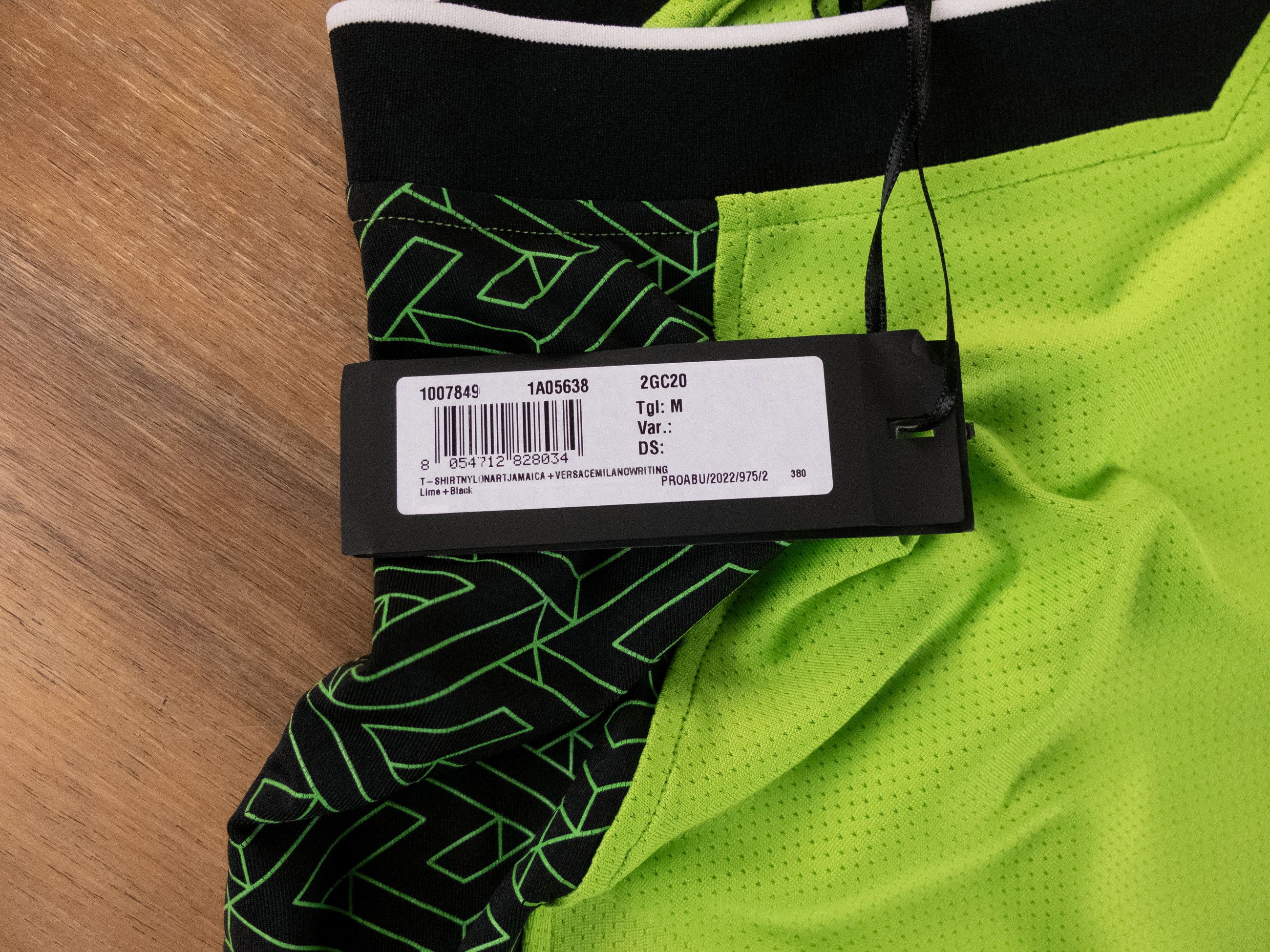 Versace VERSACE green & black La Greca nylon gym t-shirt Medium Size US M / EU 48-50 / 2 - 6 Thumbnail