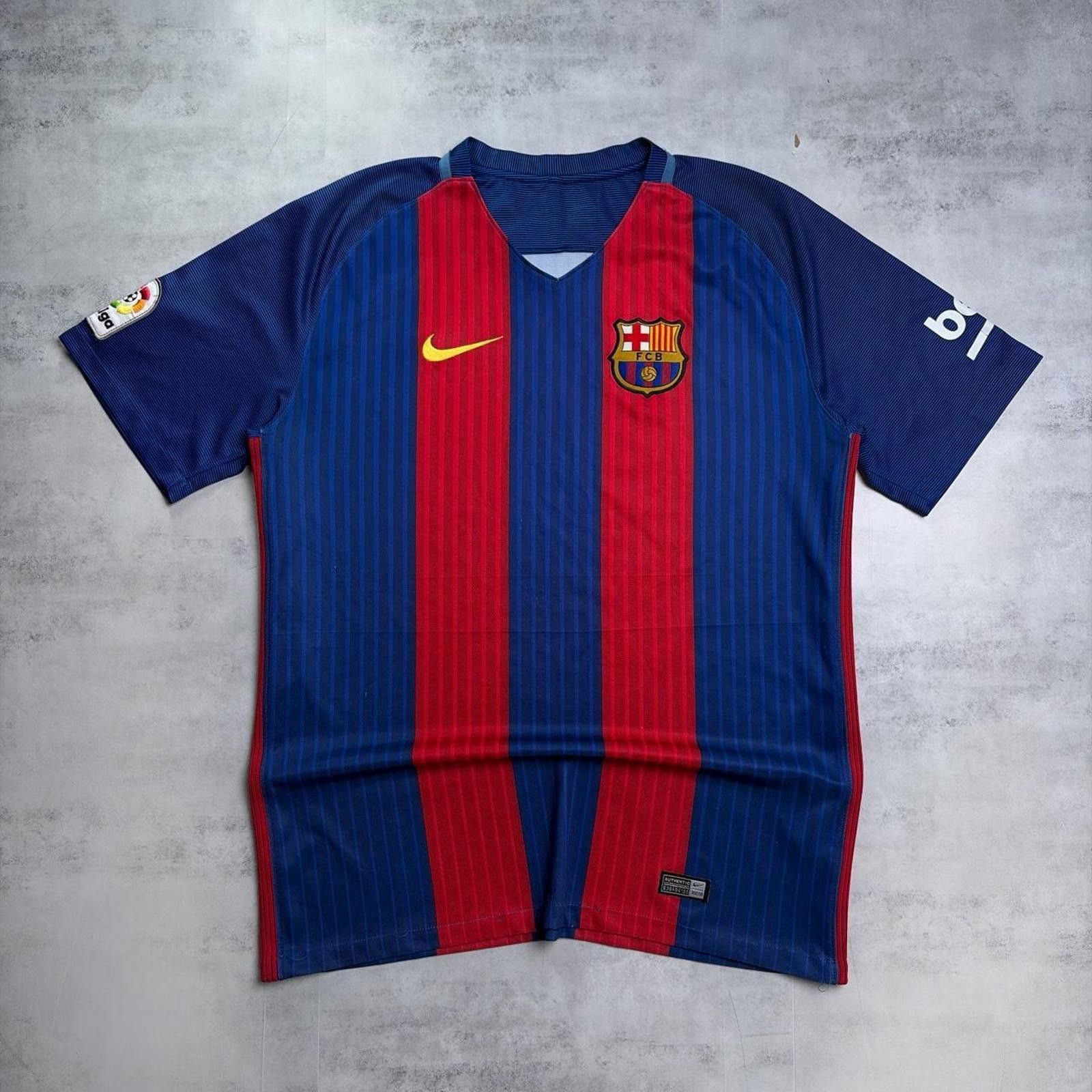 Nike Y2K Nike Barcelona FC 2016/17 Home La Liga Soccer Jersey Size US XL / EU 56 / 4 - 1 Thumbnail