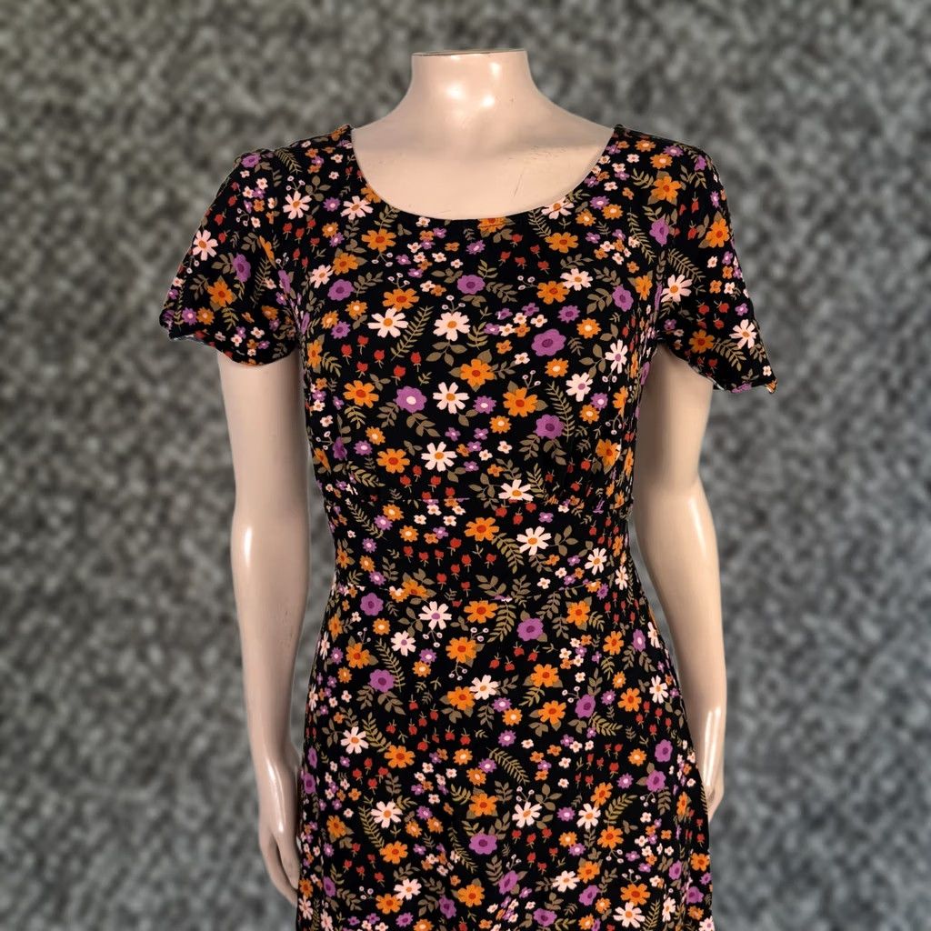 Vintage ModCloth Princess Highway Women's Dress 6 Floral Short Sleeve Rayon Tie Midi Dress Black, Scoop Neck, 3/4 Sleeve, Vintage? No, Casual, Midi, F29 Size 28" / US 6 / IT 42 - 1 Thumbnail
