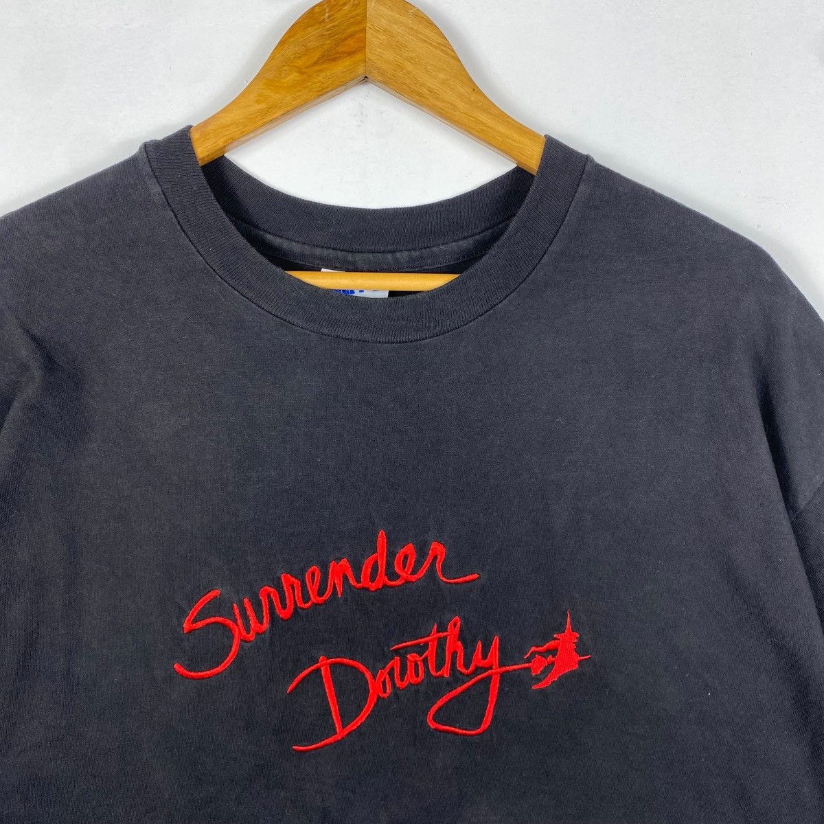Vintage Vintage 90s SURRENDER DOROTHY Embroidery Logo Wizard Of Oz Size US XL / EU 56 / 4 - 2 Thumbnail