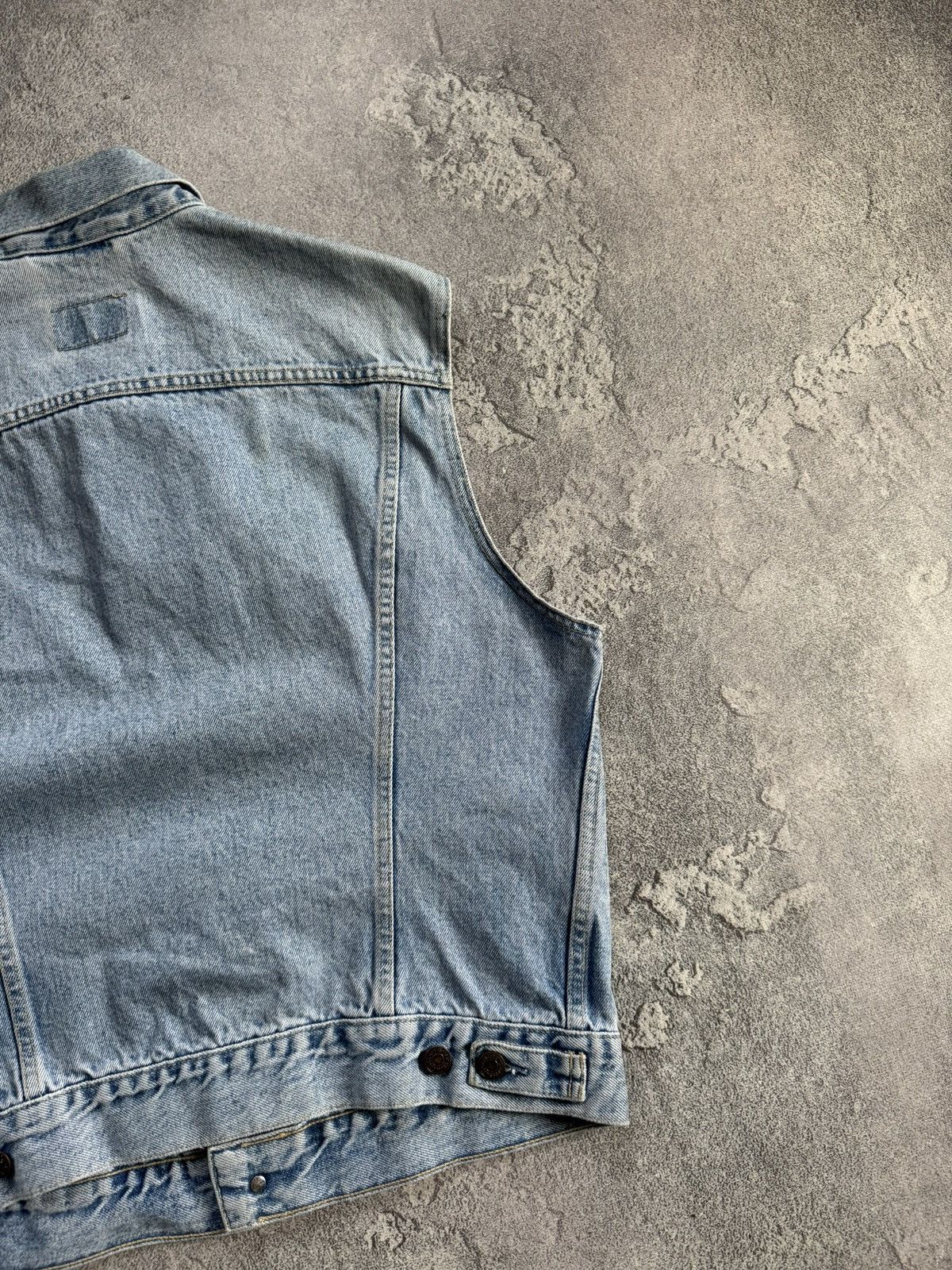 Levi's Vintage Clothing Levi’s XL 70401 02 1983 denim retro vest sleeveless jacket Size US XL / EU 56 / 4 - 14 Thumbnail