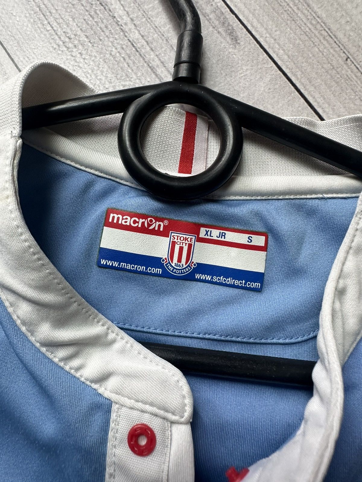 Vintage Vintage Stoke City soccer jersey 22 Shaqiri size Xs/S Size US S / EU 44-46 / 1 - 7 Thumbnail